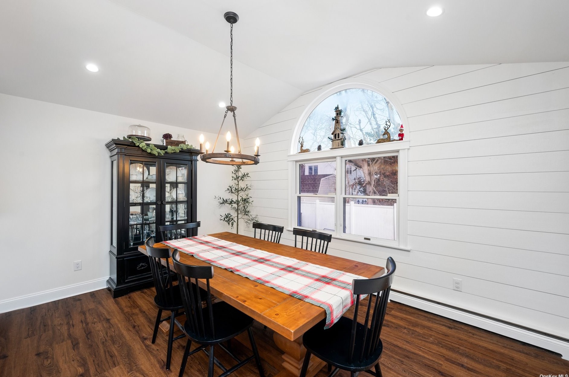 65 Creighton Ave, Hauppauge NY 11779-4445 exterior