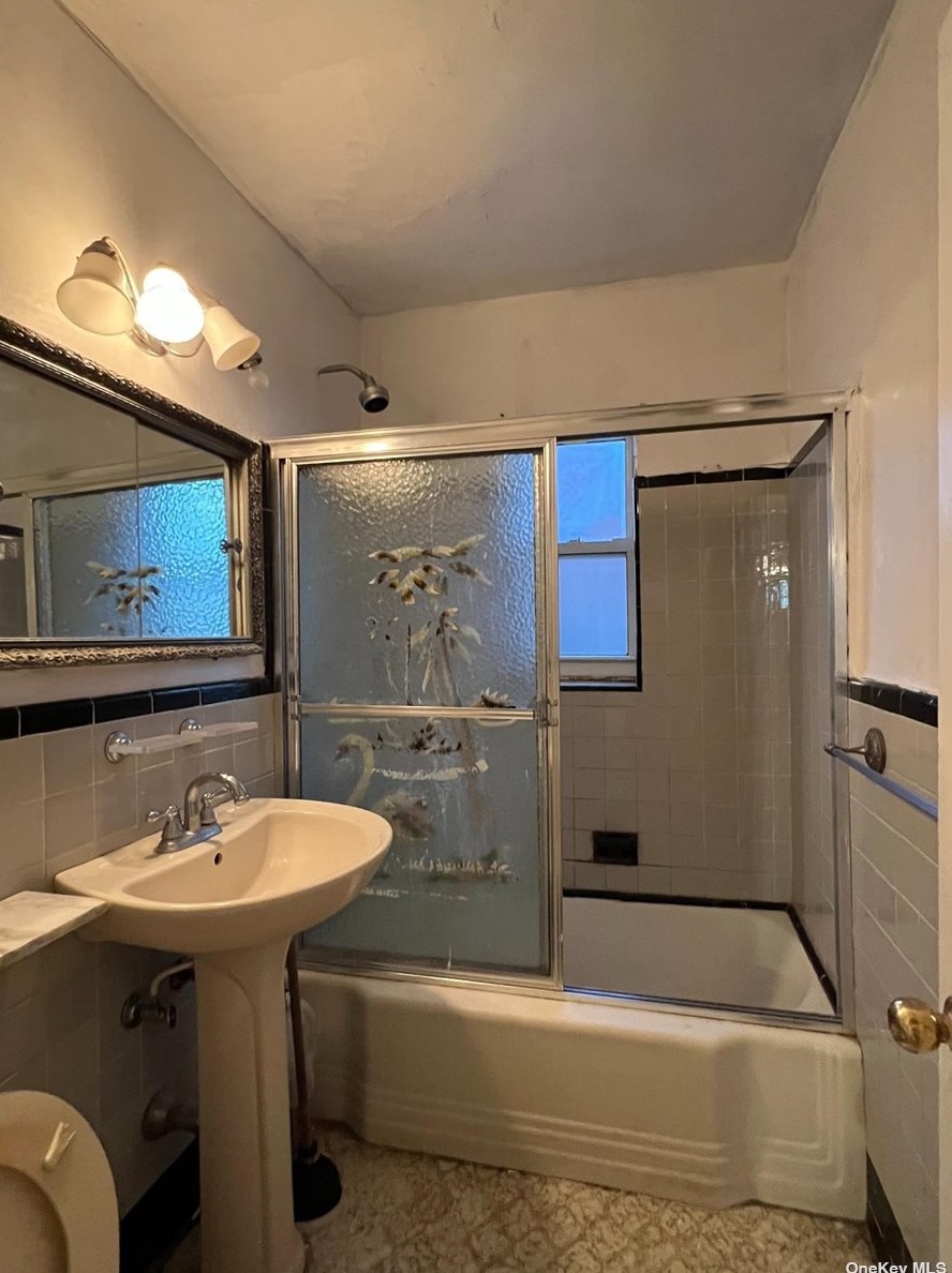 73-60 198 St, Flushing NY exterior