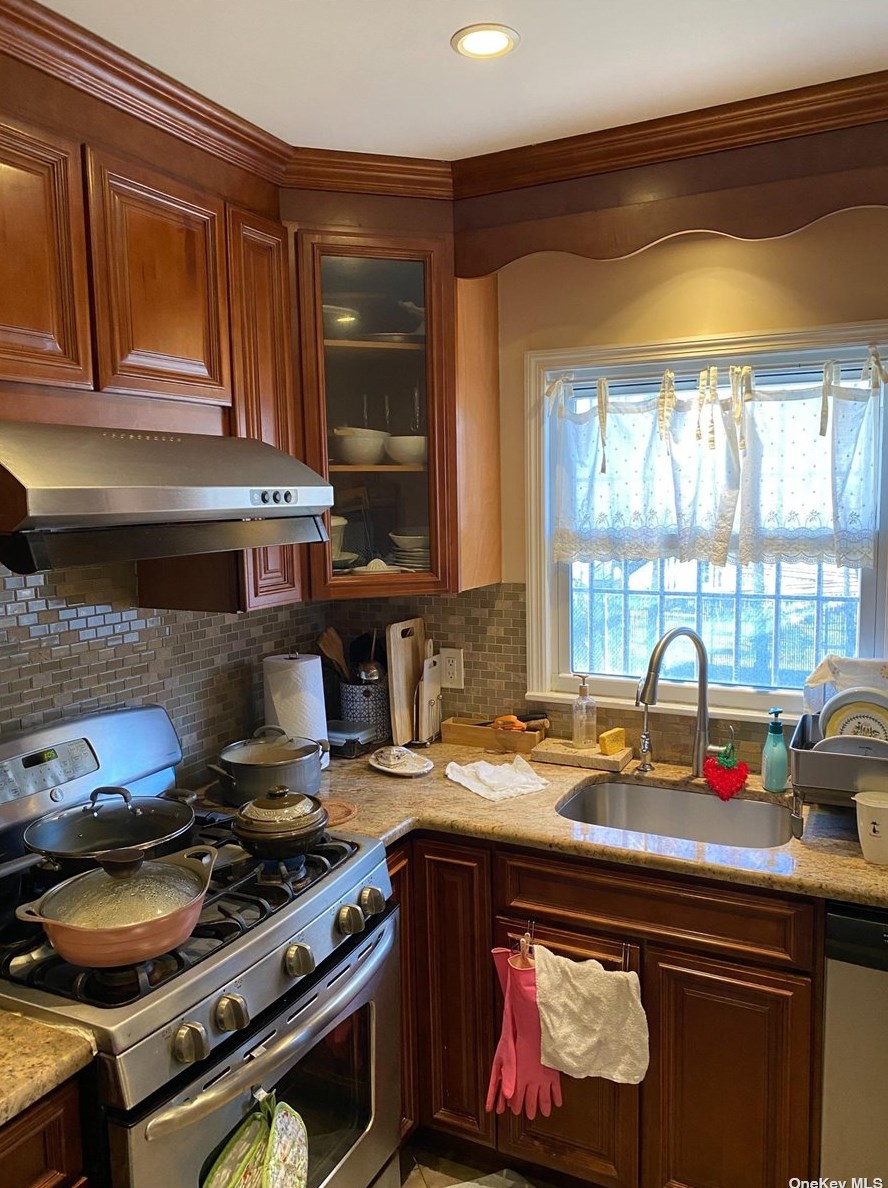 35-85 162nd St, Flushing NY  11358-2042 exterior