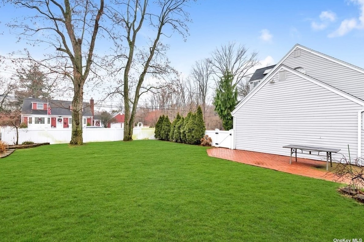 1685 Elsie Ave, North Merrick NY 11566-3020 exterior