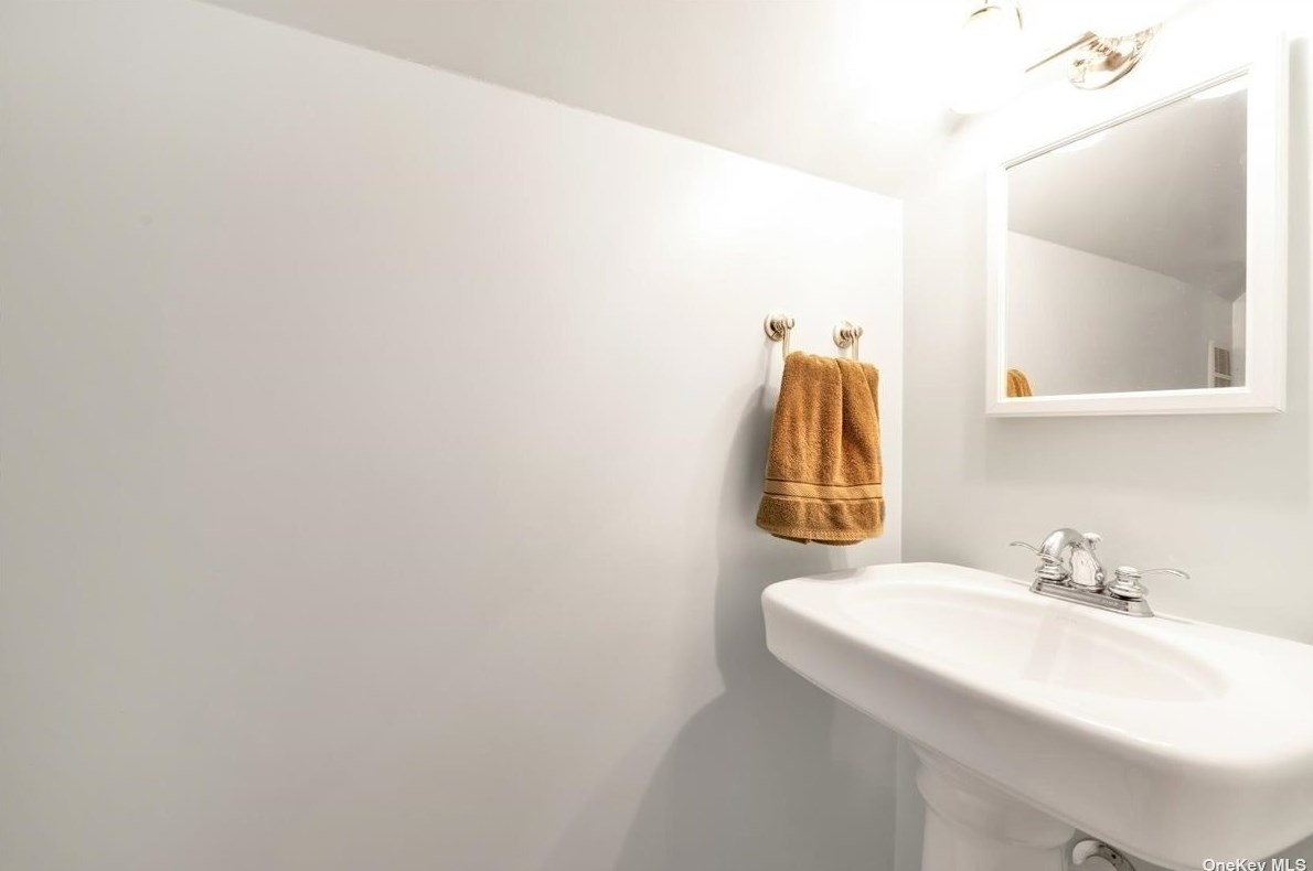 1685 Elsie Ave, North Merrick NY 11566-3020 exterior