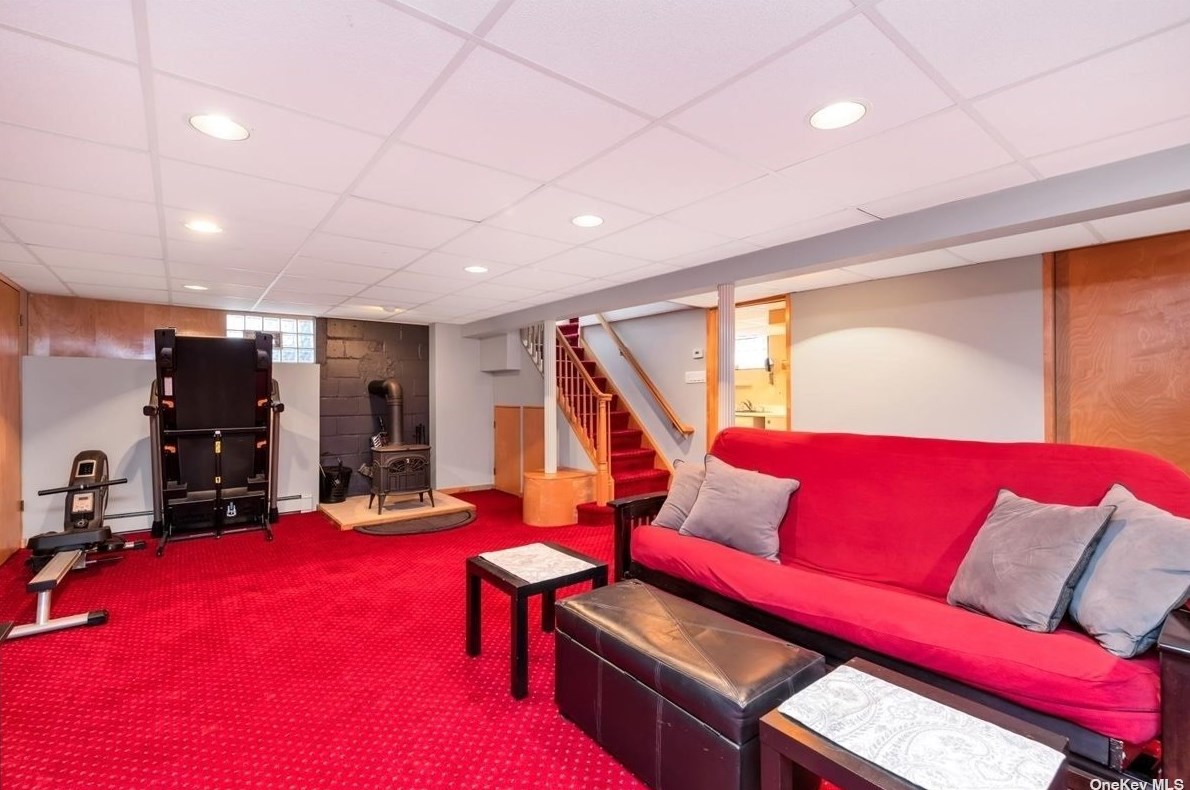 1685 Elsie Ave, North Merrick NY 11566-3020 exterior