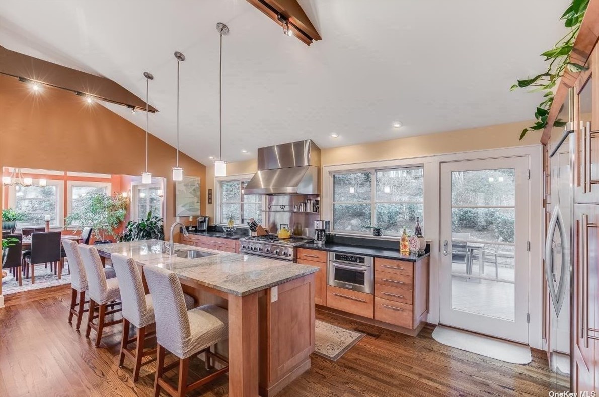 26 Anoatok Dr, Hunt NY 11743-2017 exterior