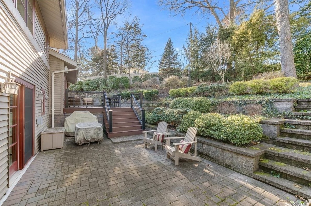 26 Anoatok Dr, Hunt NY 11743-2017 exterior