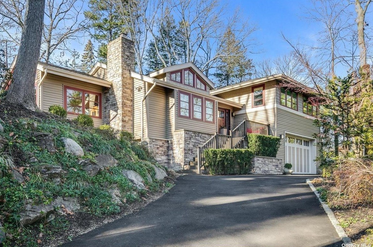 26 Anoatok Dr, Hunt NY 11743-2017 exterior