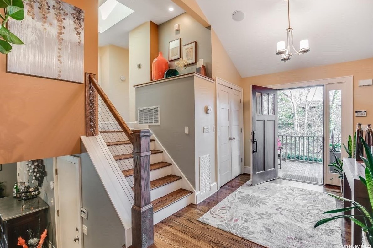 26 Anoatok Dr, Hunt NY 11743-2017 exterior