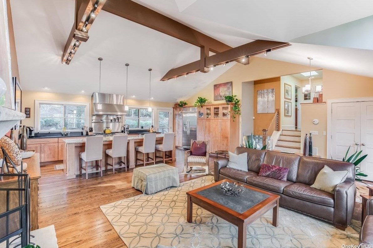 26 Anoatok Dr, Hunt NY 11743-2017 exterior