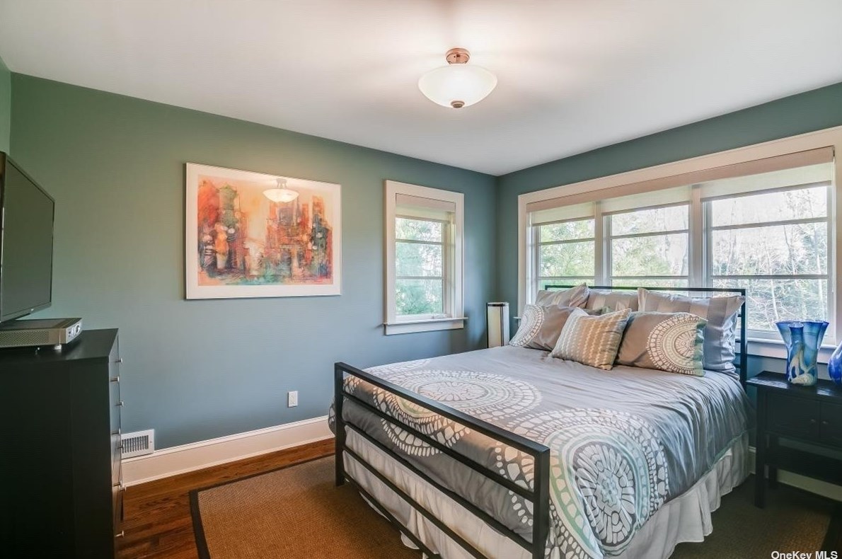 26 Anoatok Dr, Hunt NY 11743-2017 exterior