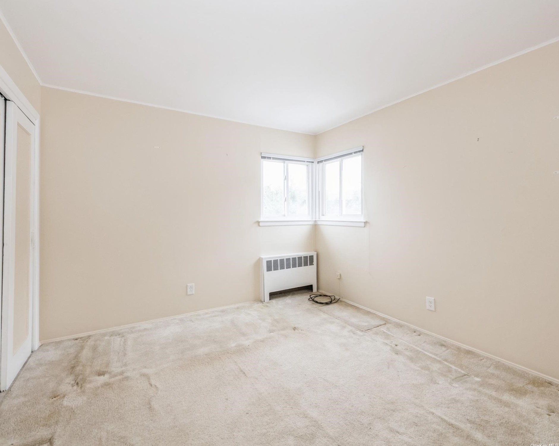 2716 Bch Dr, North Merrick NY 11566-4902 exterior