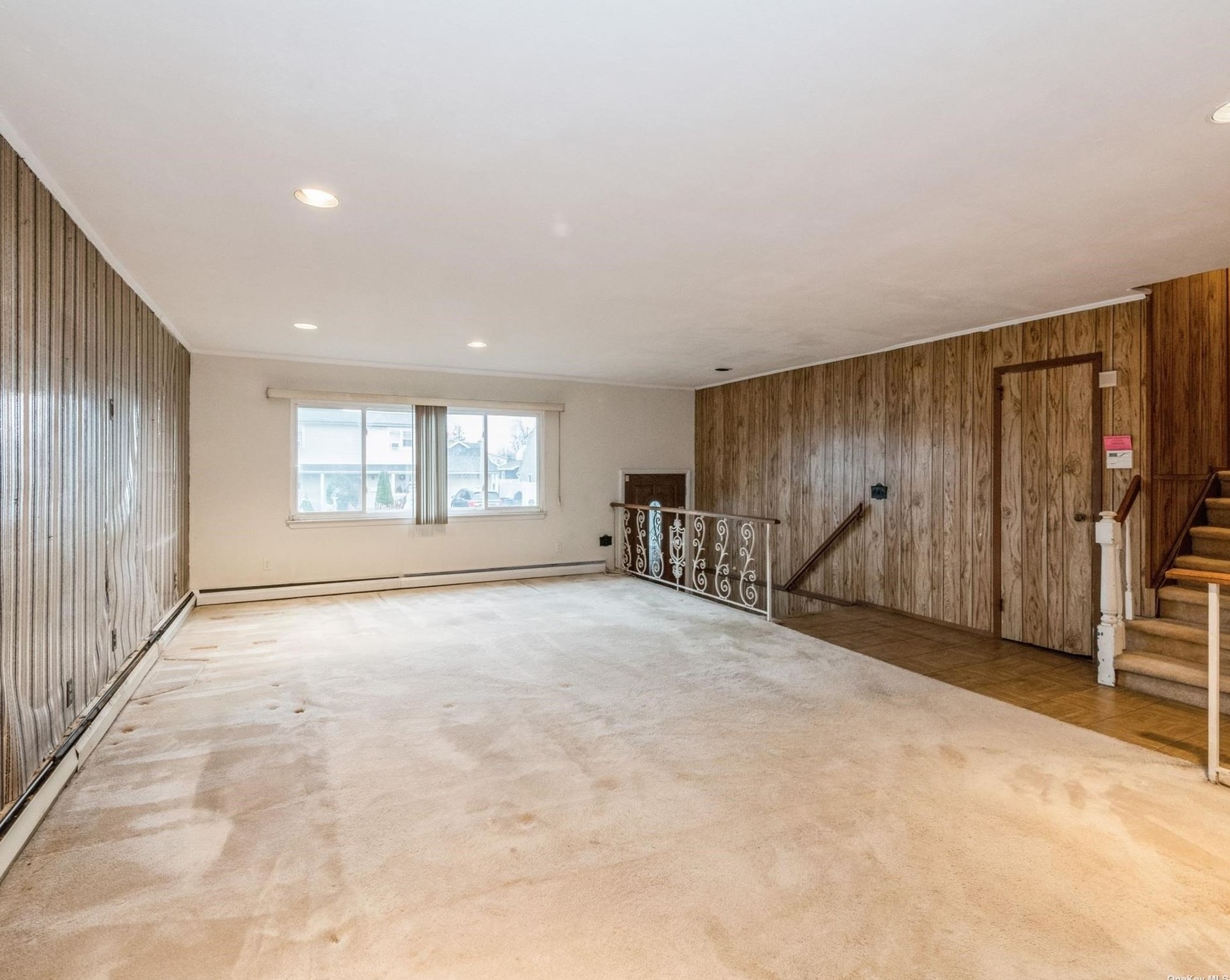 2716 Bch Dr, North Merrick NY 11566-4902 exterior