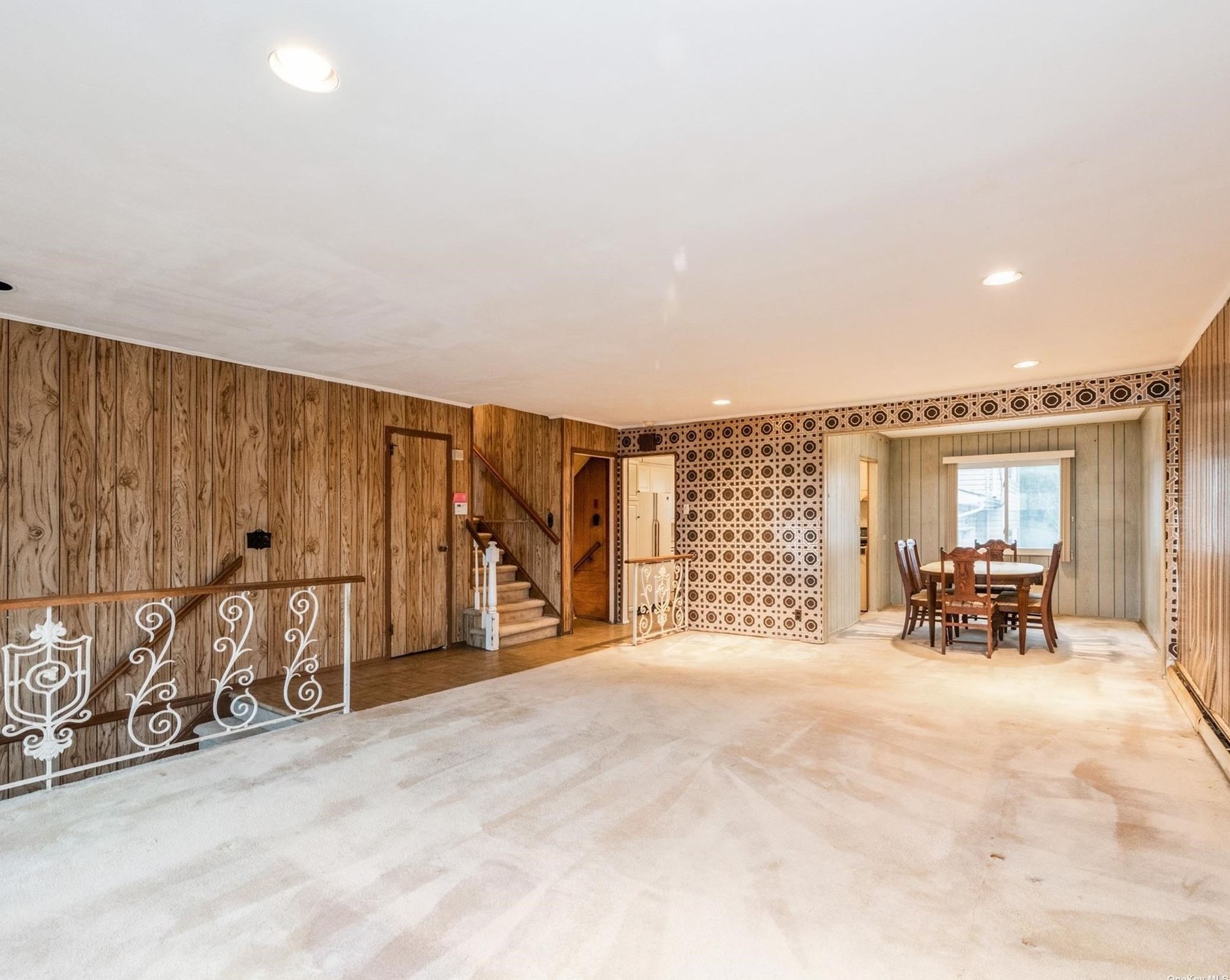 2716 Bch Dr, North Merrick NY 11566-4902 exterior