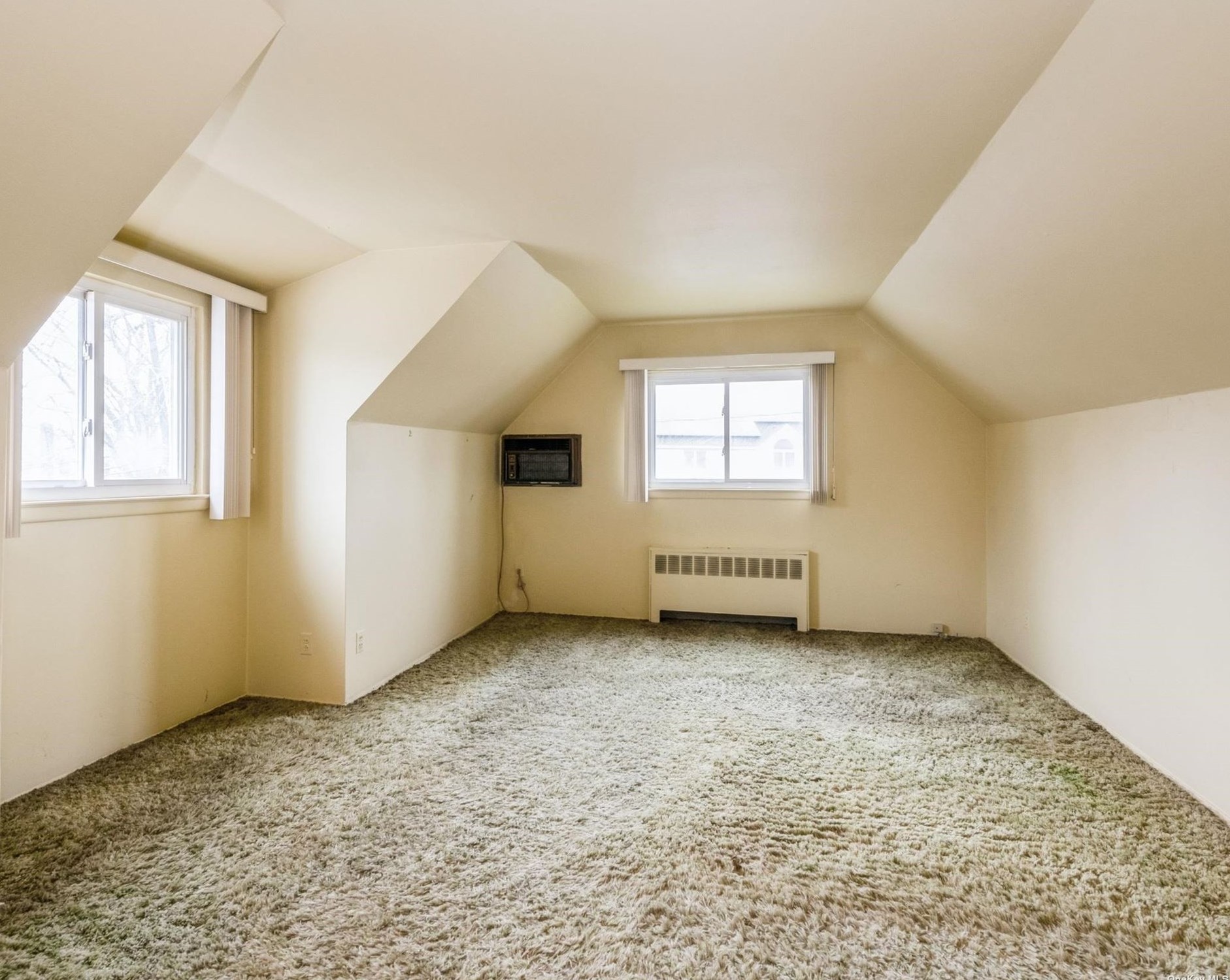 2716 Bch Dr, North Merrick NY 11566-4902 exterior