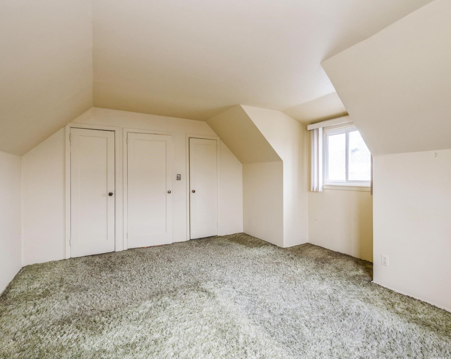 2716 Bch Dr, North Merrick NY 11566-4902 exterior