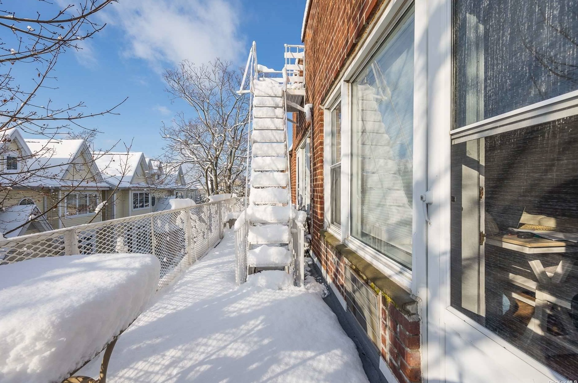 120 Morris Ave, Rockville Centre NY  11570-4256 exterior