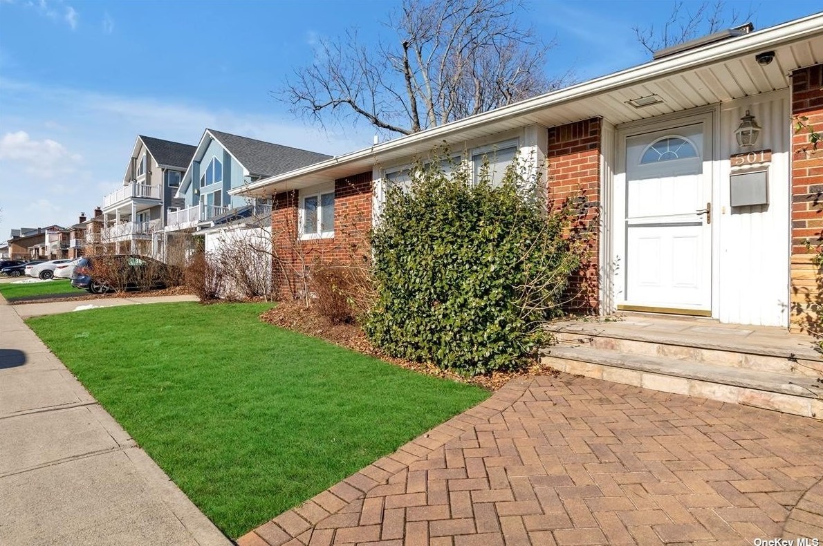 501 Lincoln Blvd, East Atlantic Beach NY  11561-2311 exterior