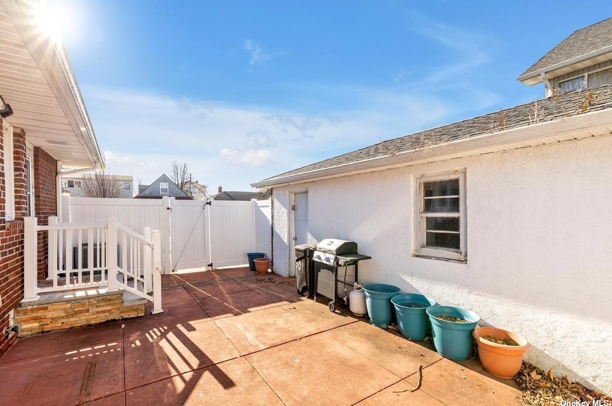 501 Lincoln Blvd, East Atlantic Beach NY  11561-2340 exterior