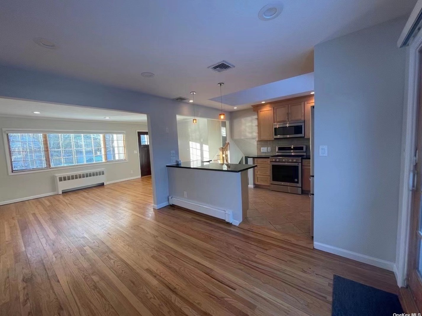 99 Kathleen Dr, Syosset NY  11791-5814 exterior