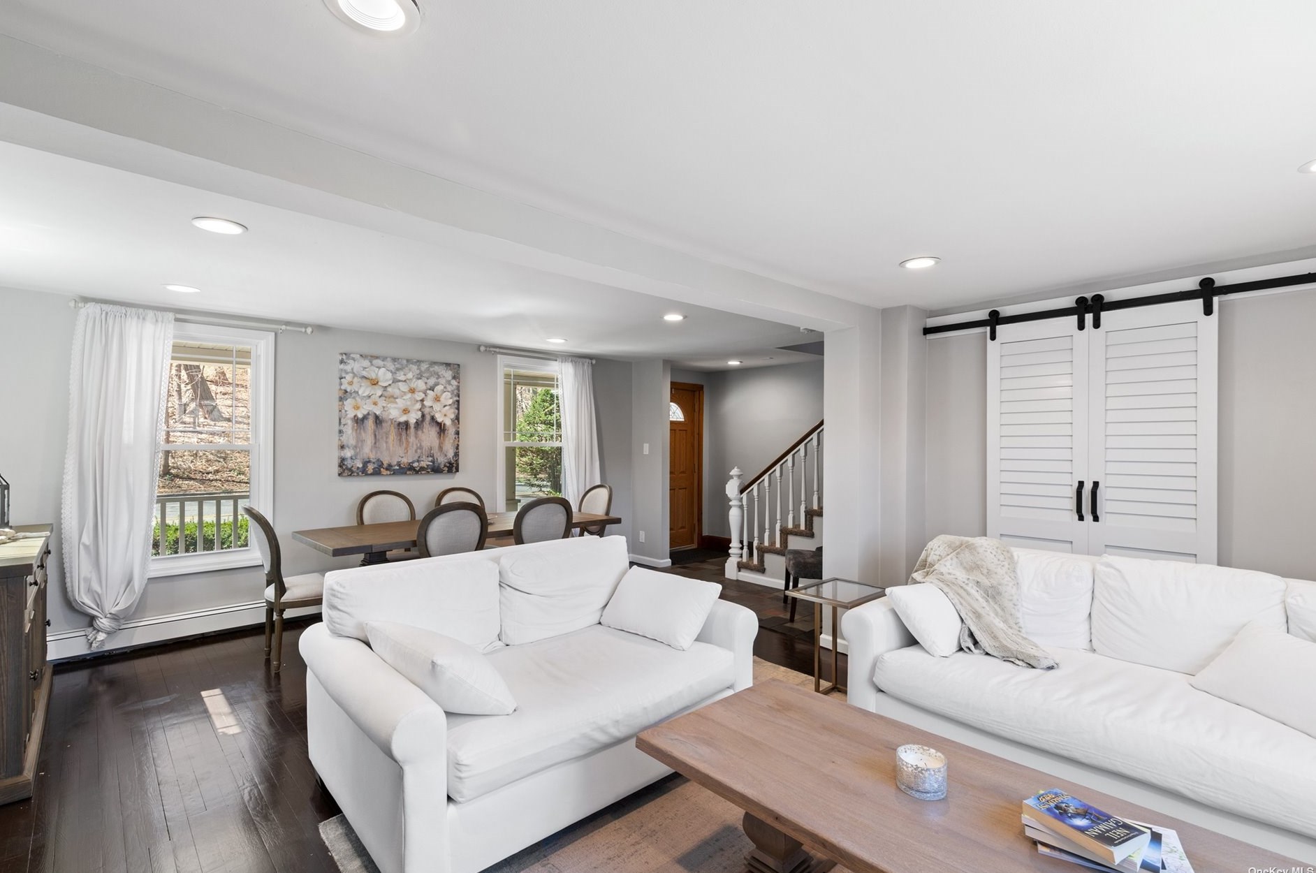 290 Woodbury Rd, Woodbury NY  11797-1201 exterior