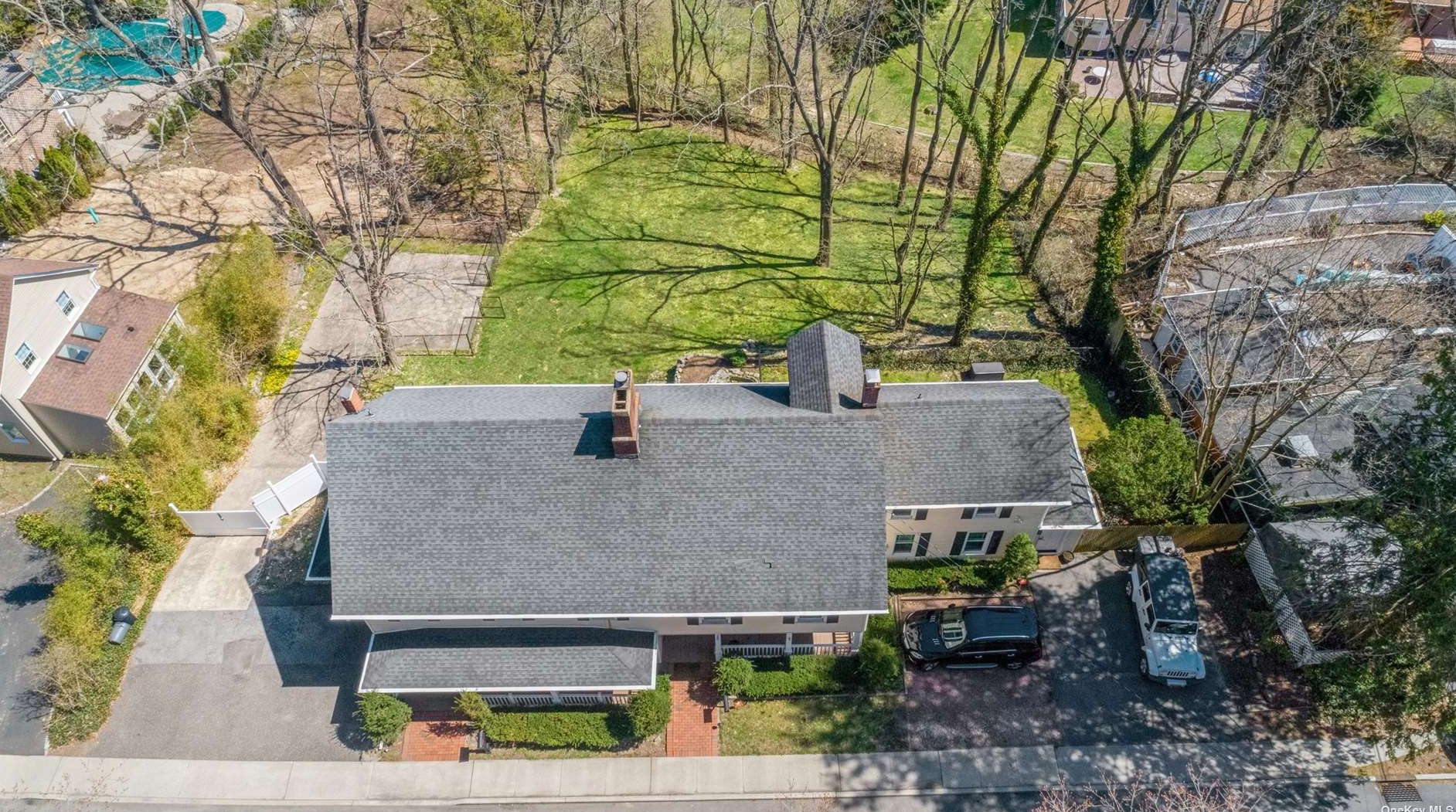 290 Woodbury Rd, Woodbury NY  11797-1201 exterior