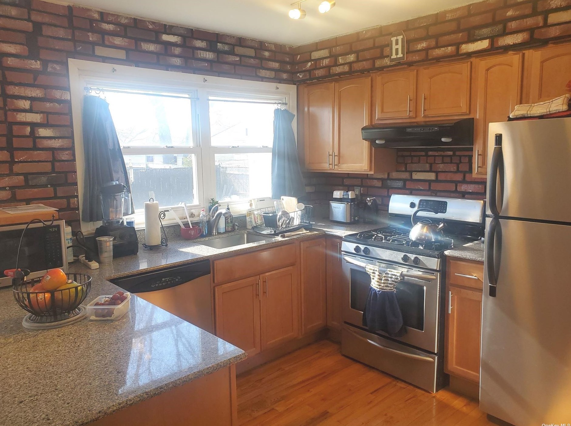 8 Ashwood Dr, Smith Point NY 11967-3904 exterior