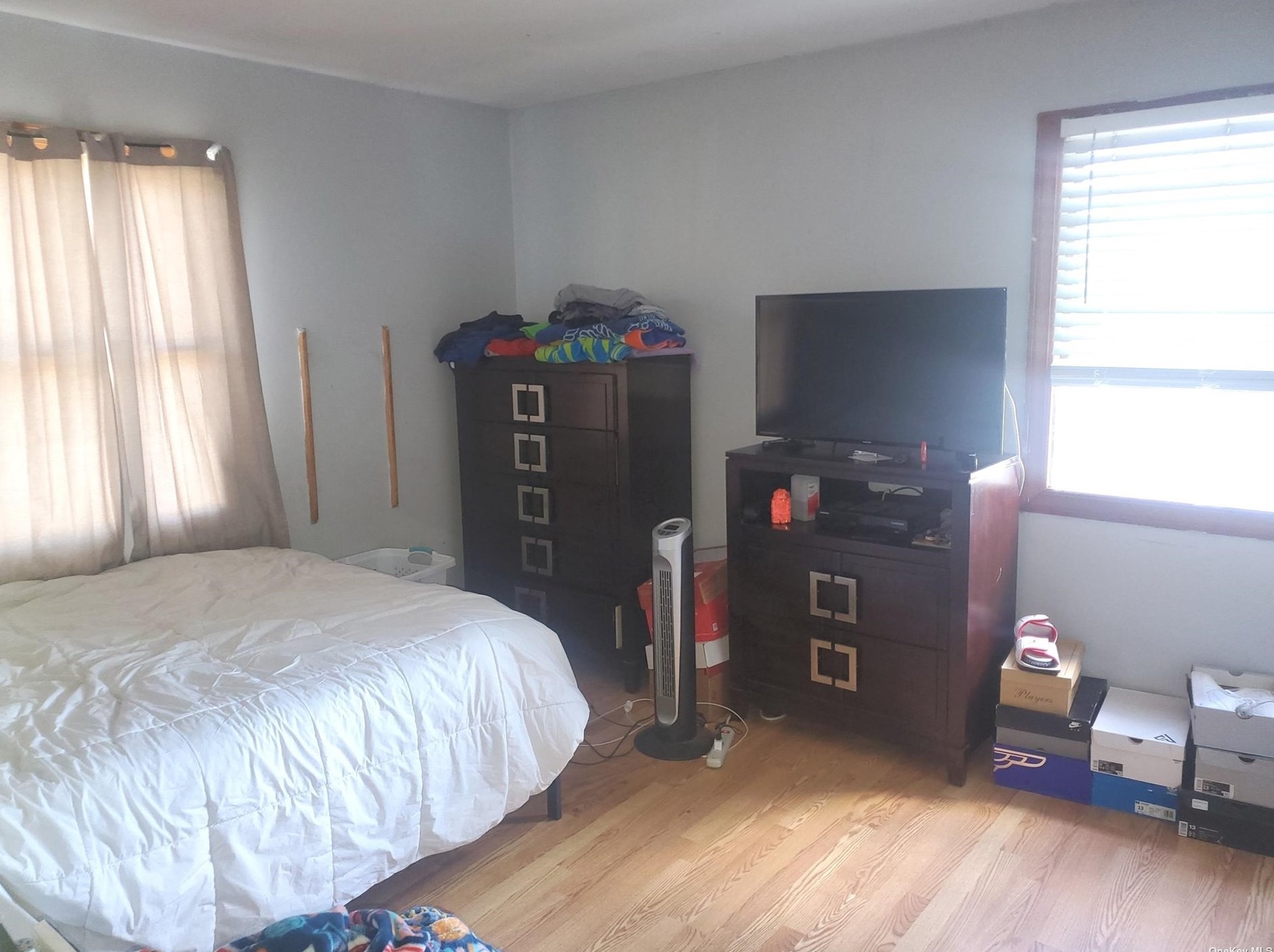 8 Ashwood Dr, Smith Point NY 11967-3904 exterior