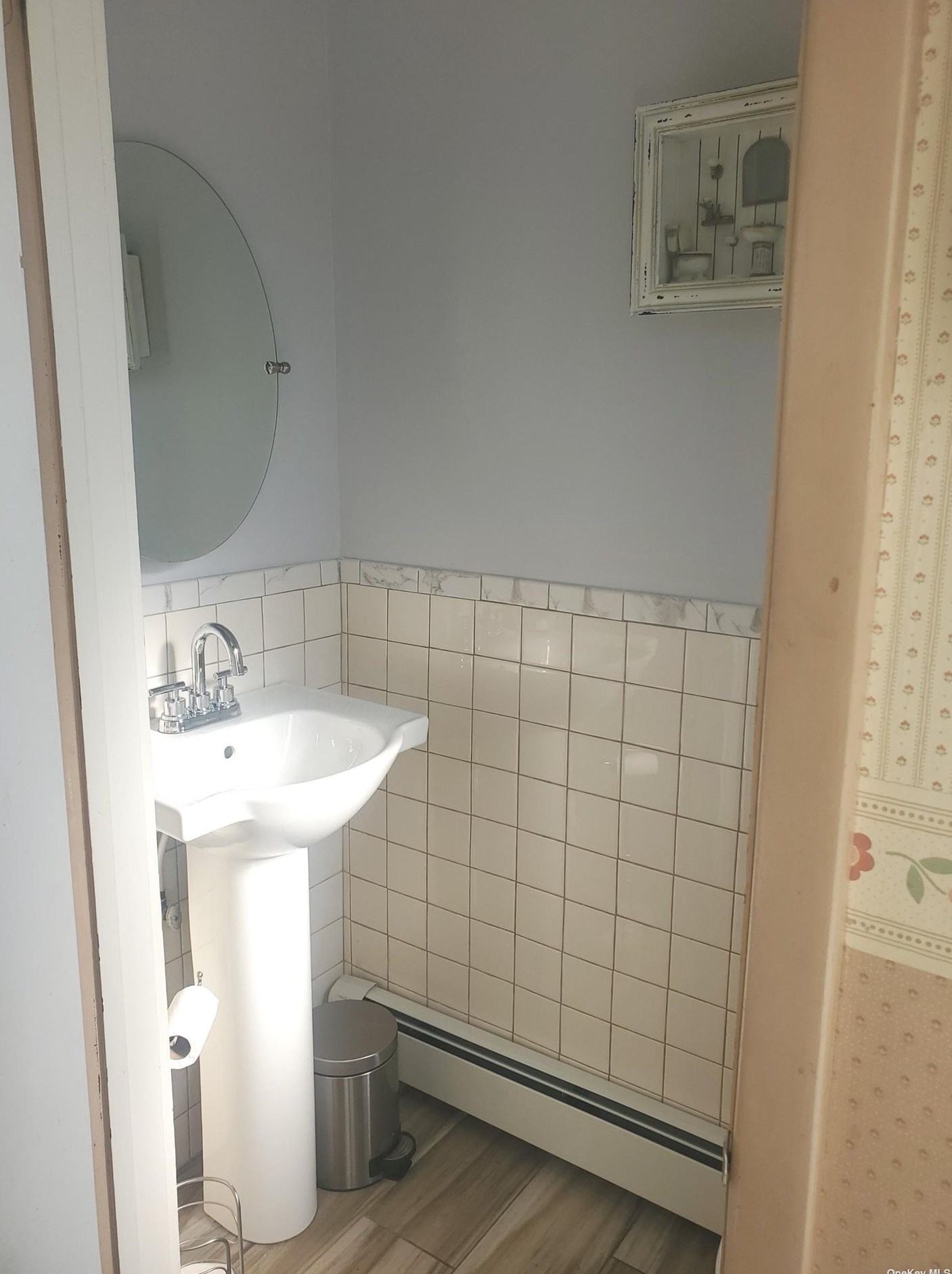 8 Ashwood Dr, Smith Point NY 11967-3904 exterior