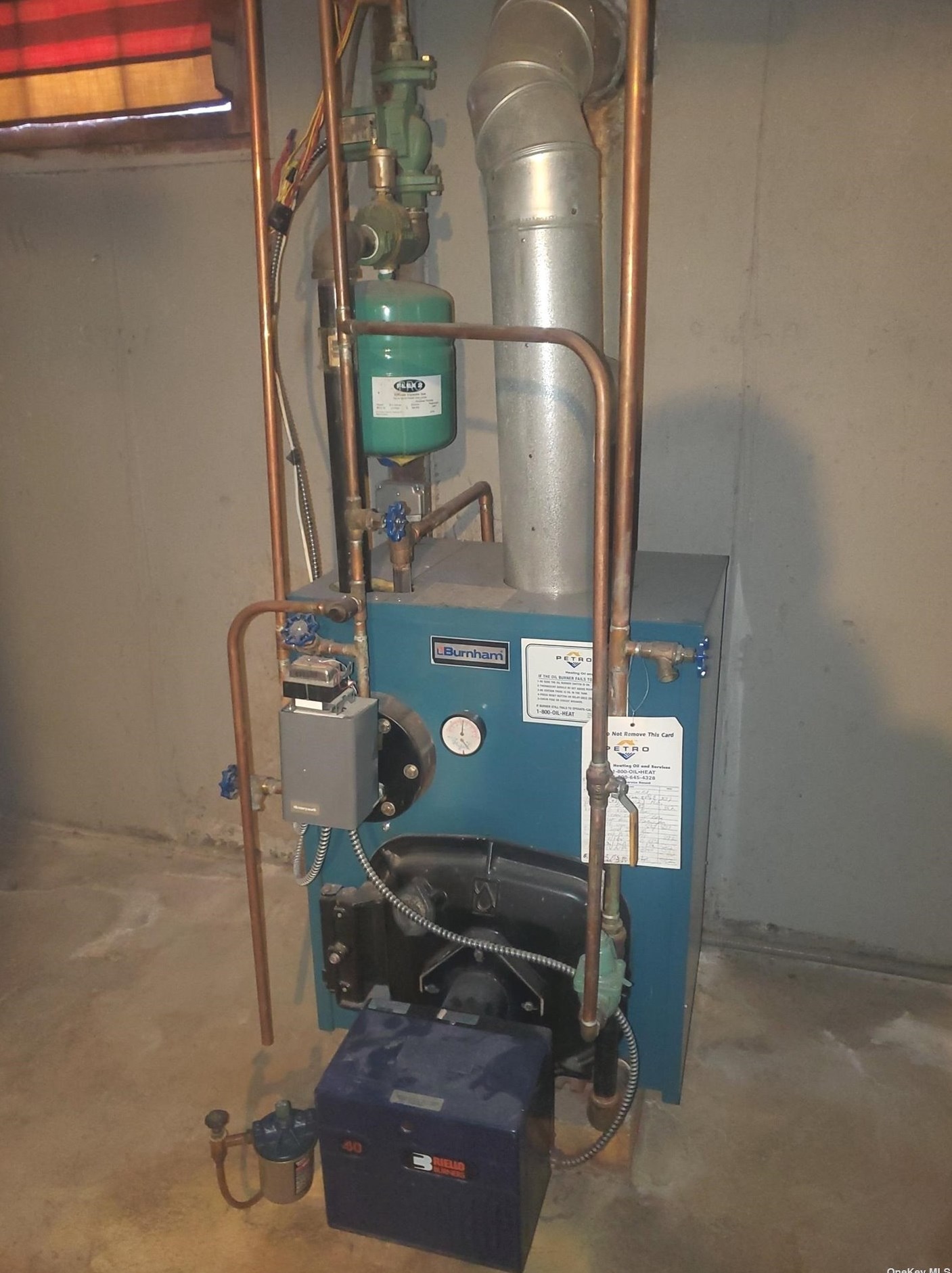 8 Ashwood Dr, Smith Point NY 11967-3904 exterior