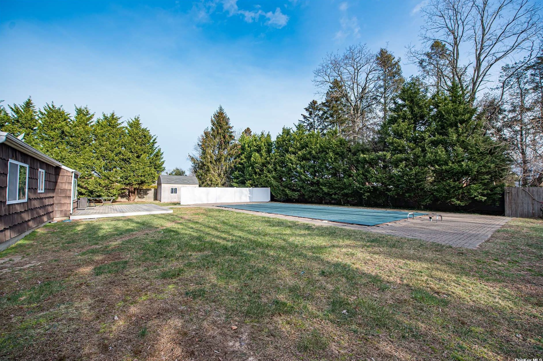 1218 Redleaf Ct, Northampton NY  11901-5221 exterior