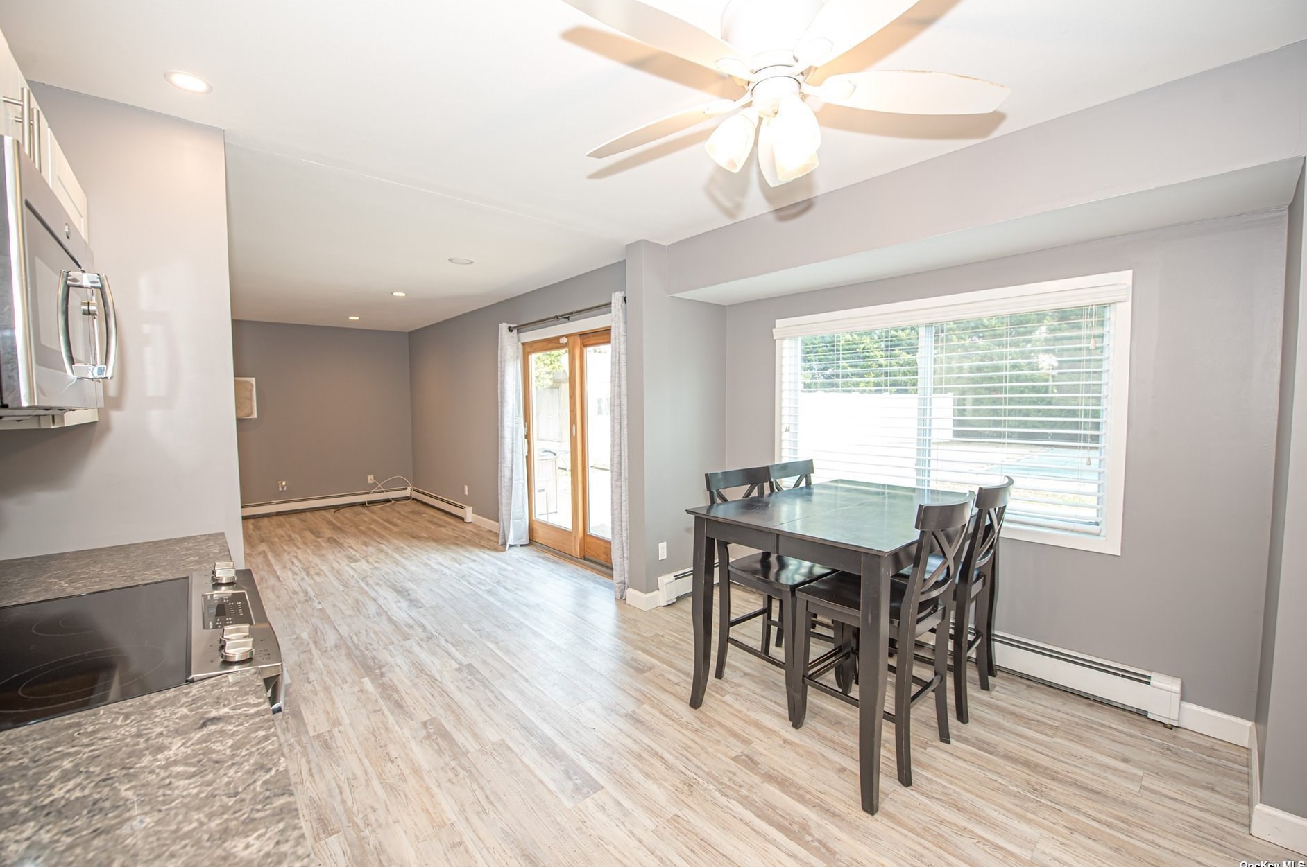 1218 Redleaf Ct, Northampton NY  11901-5221 exterior