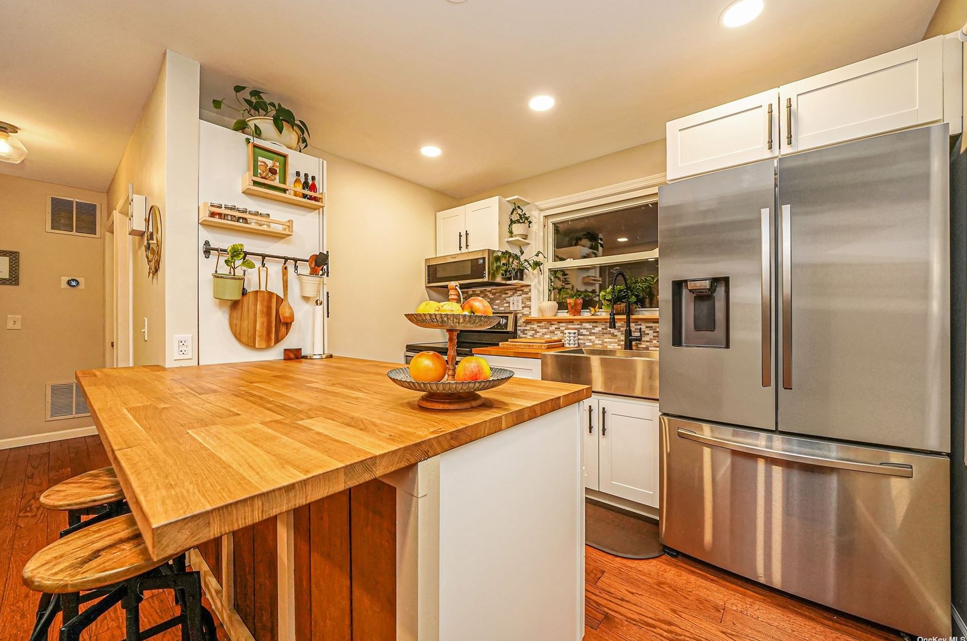 1 Shannon Blvd, Yaphank NY  11980-1601 exterior