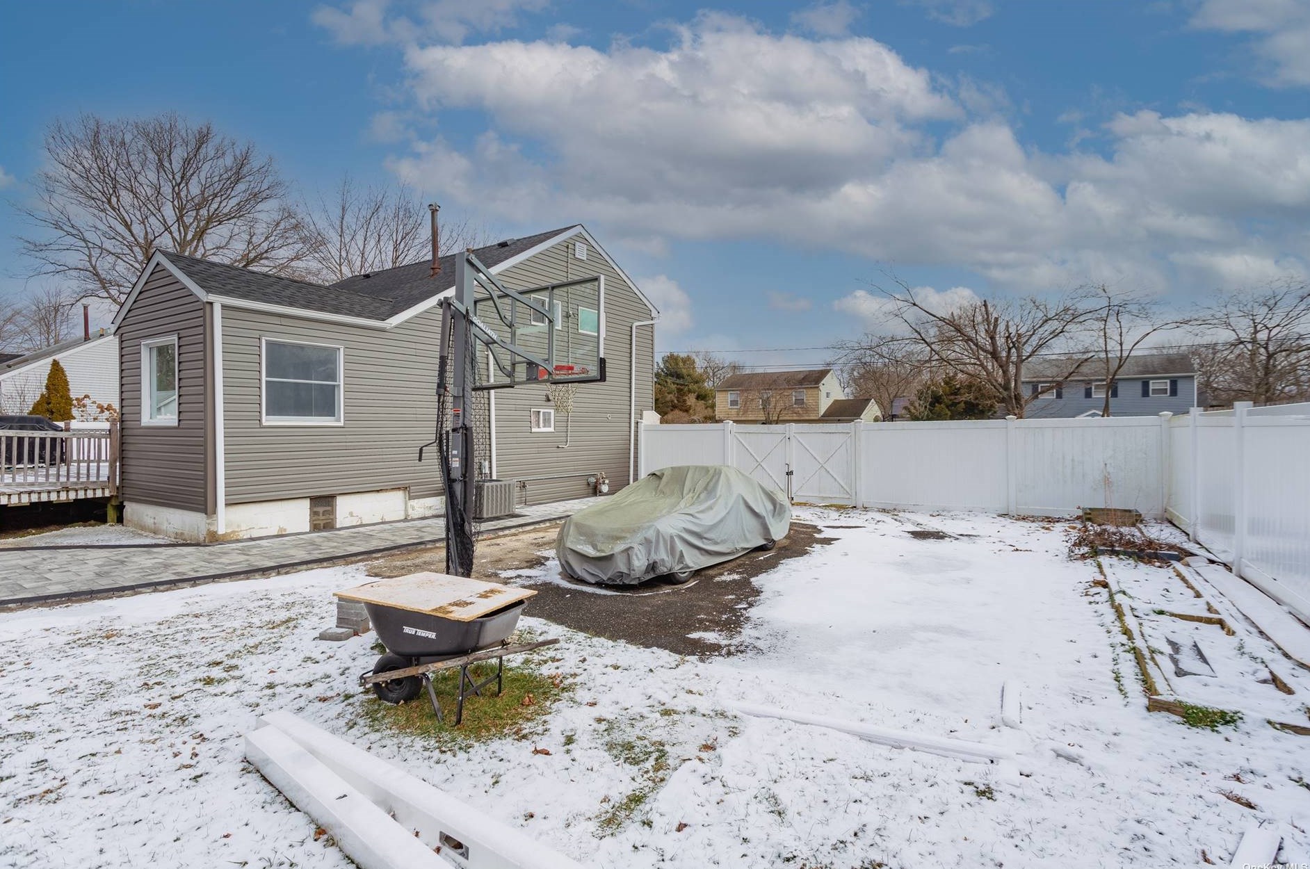 3 Huron St, Prt Jefferson Station NY  11776-4307 exterior