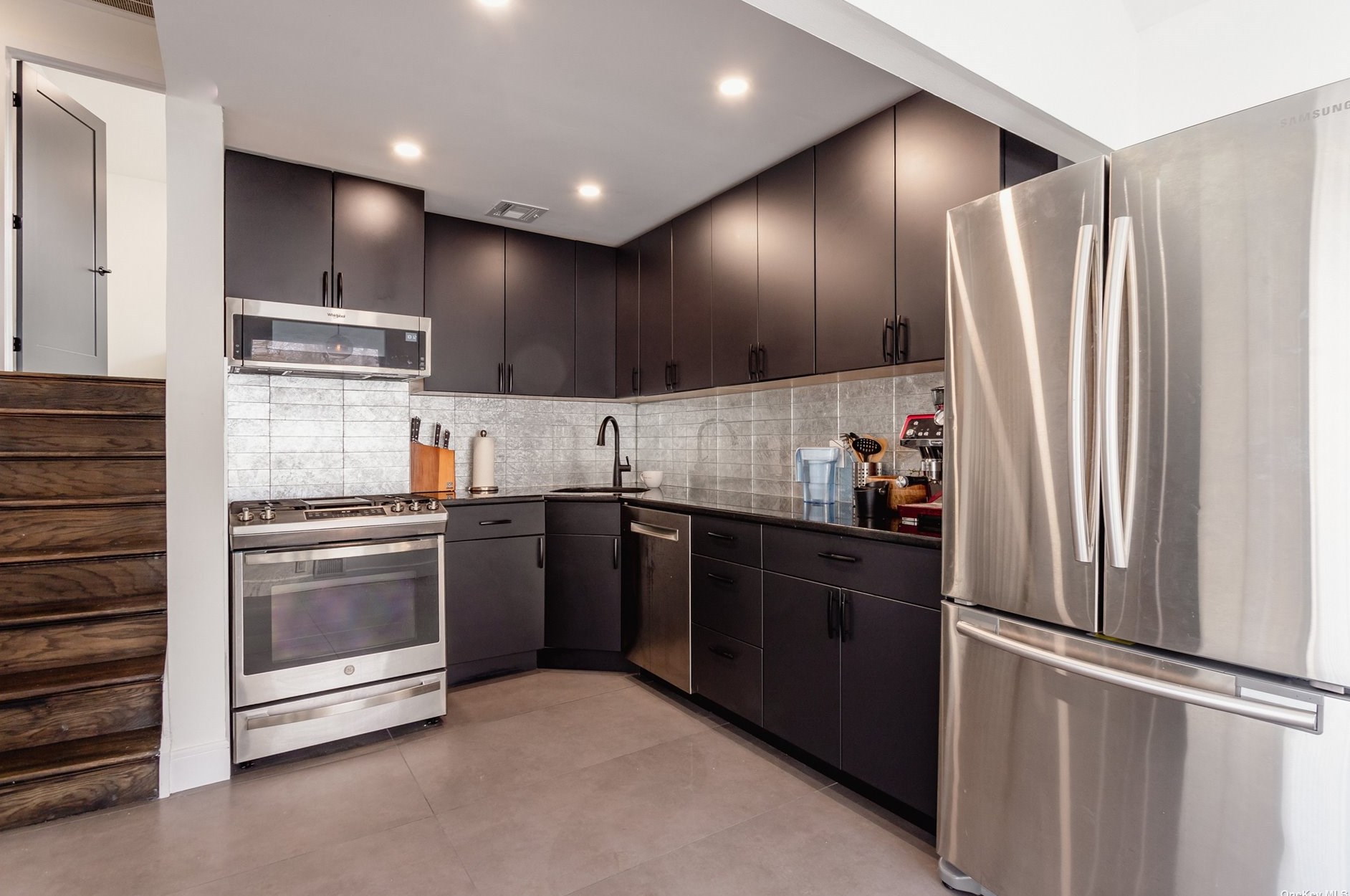 3 Huron St, Prt Jefferson Station NY  11776-4307 exterior