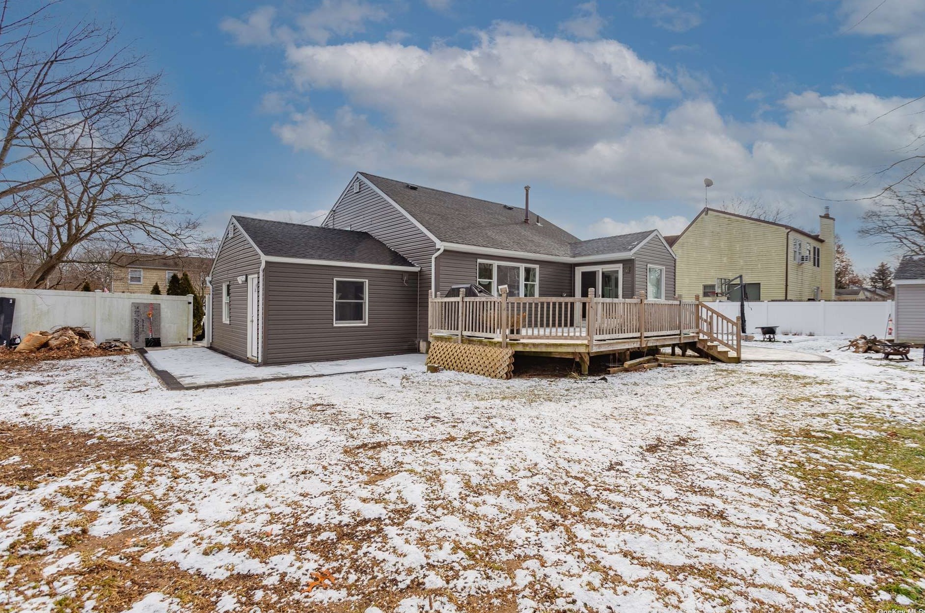 3 Huron St, Prt Jefferson Station NY  11776-4307 exterior