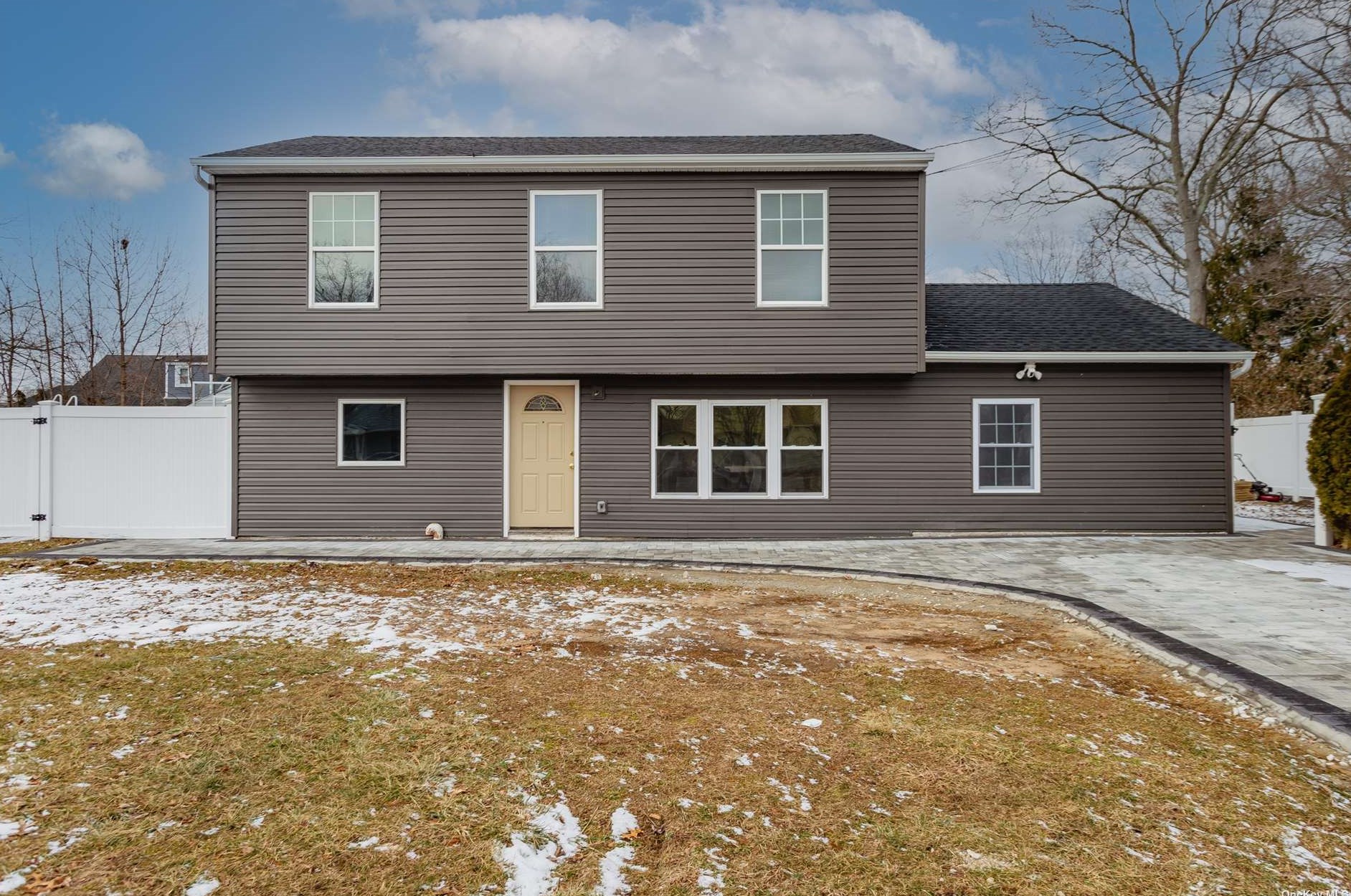 3 Huron St, Prt Jefferson Station NY  11776-4307 exterior