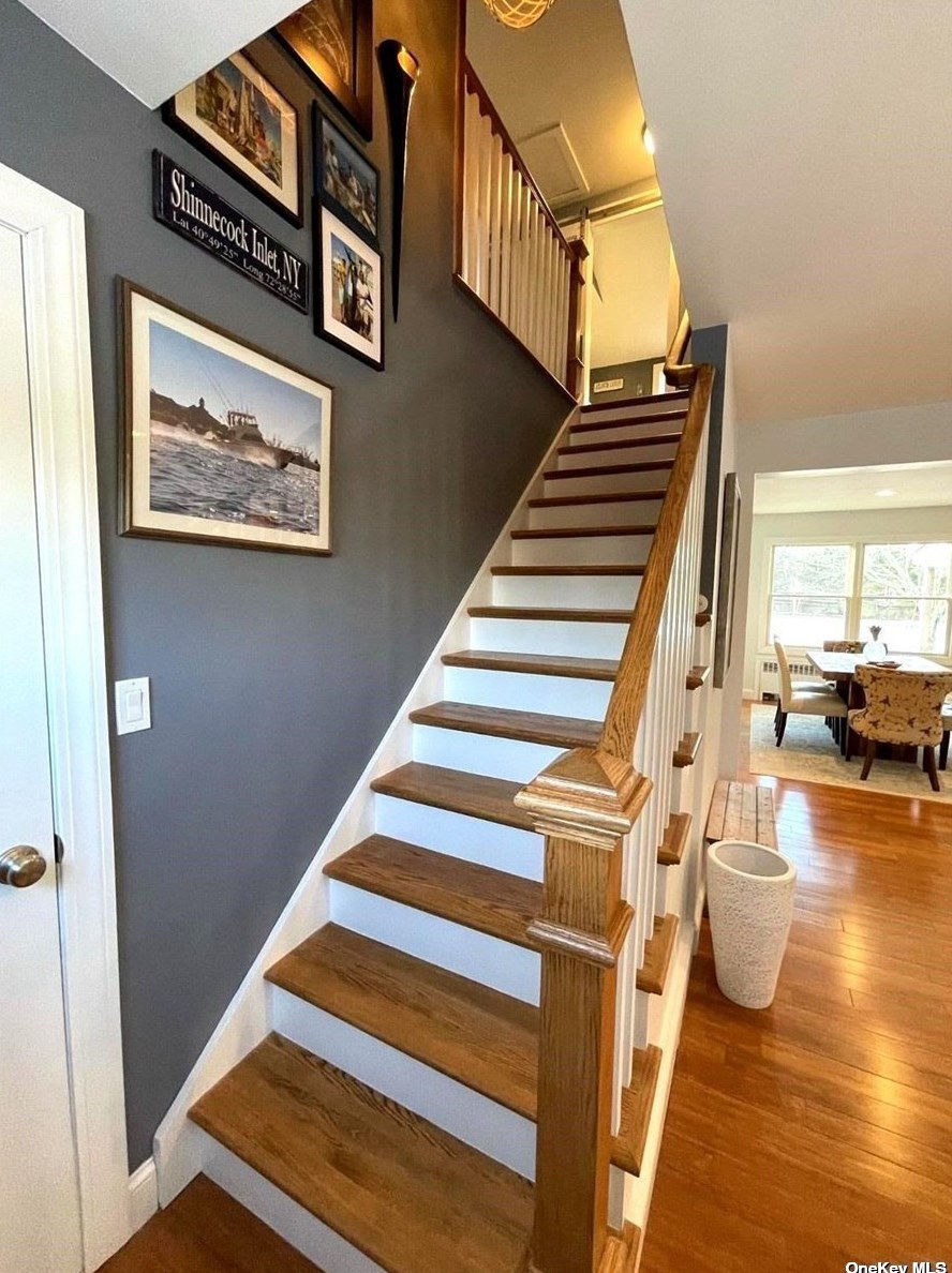 32 Shinnecock Rd, Hampton Bays NY  11946-2925 exterior