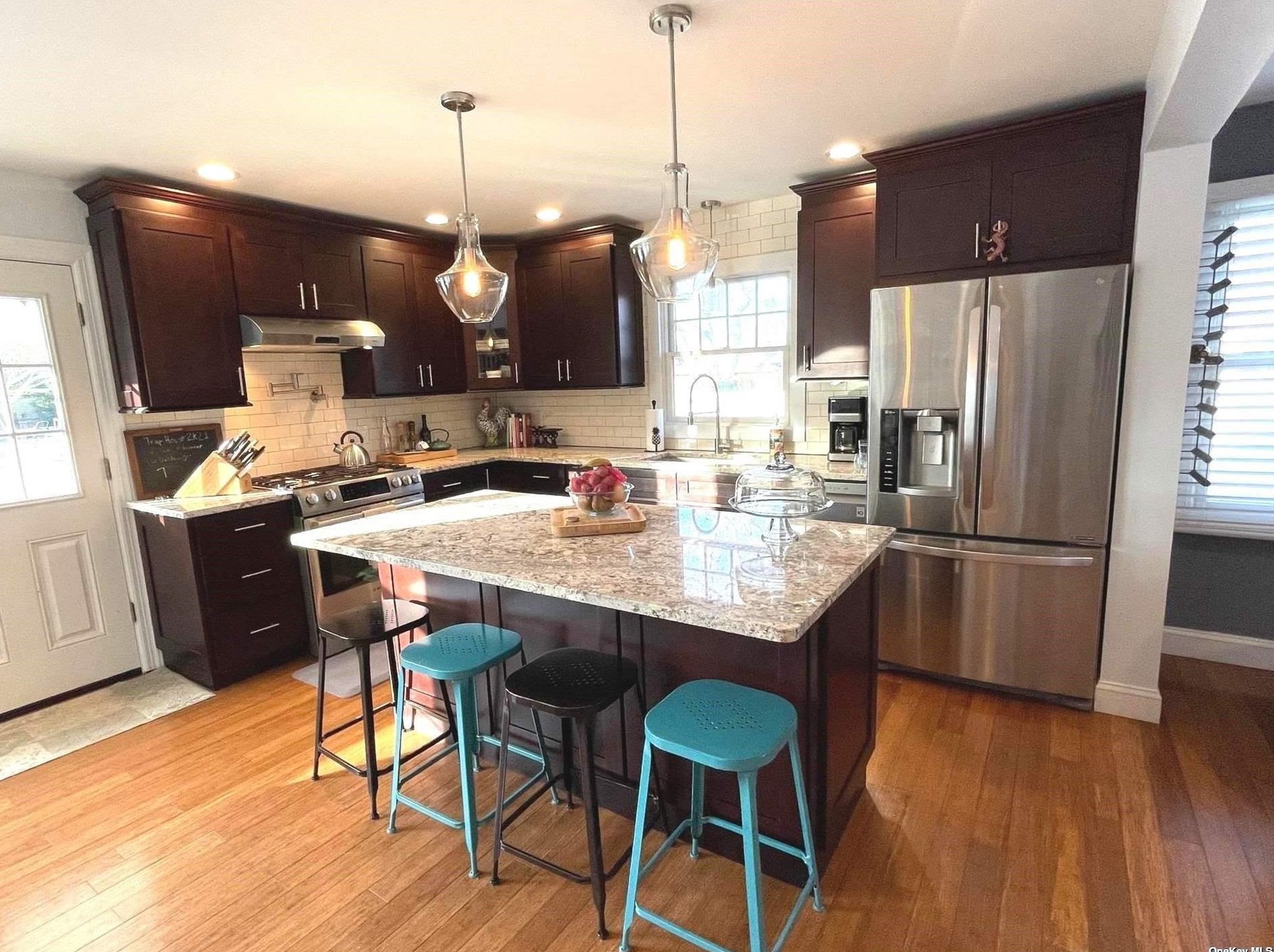32 Shinnecock Rd, Hampton Bays NY  11946-2925 exterior