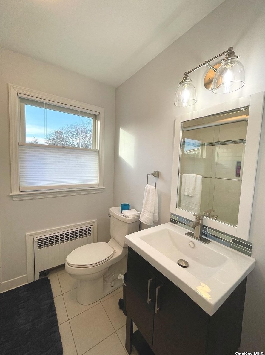 32 Shinnecock Rd, Hampton Bays NY  11946-2925 exterior