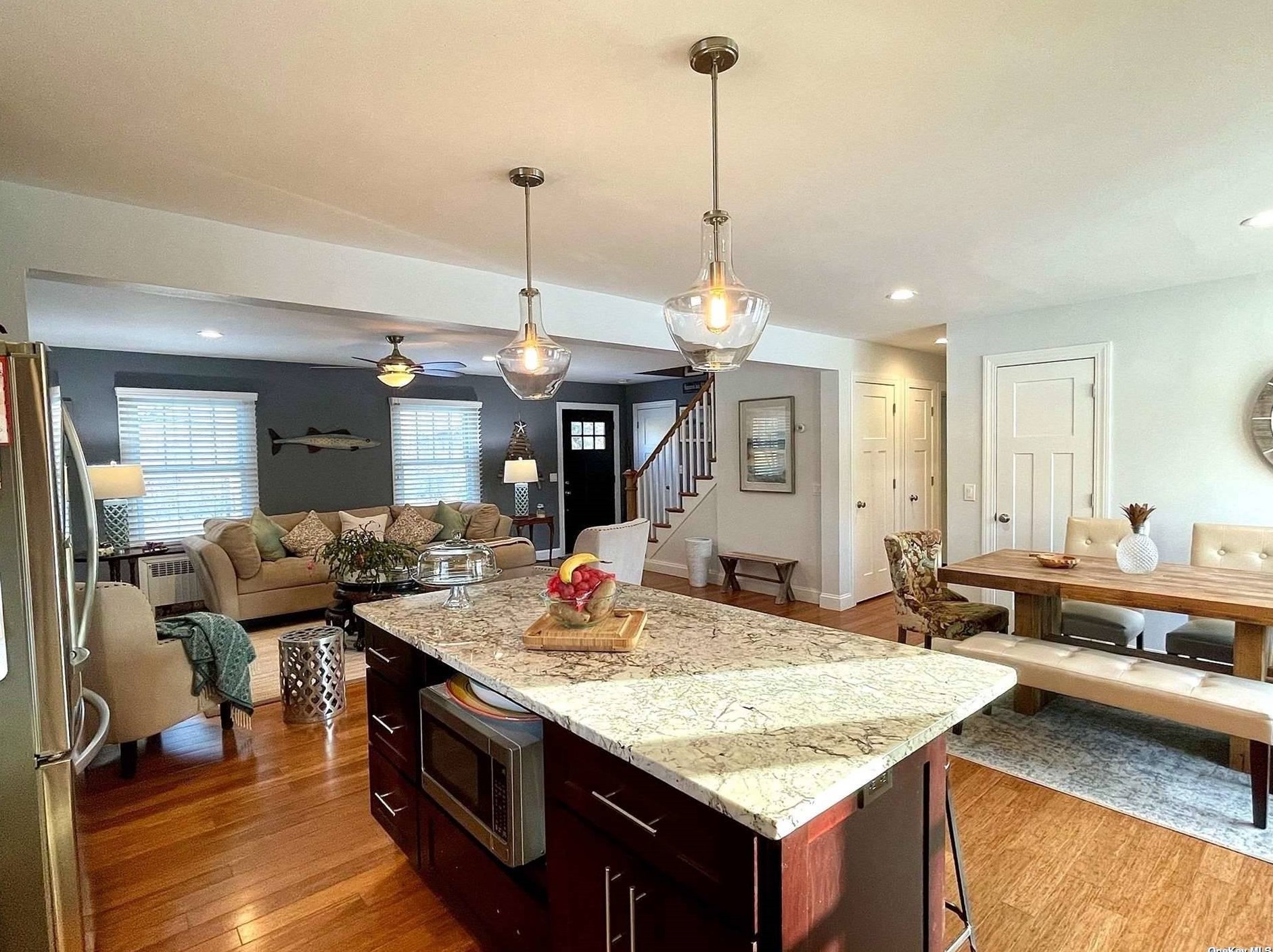 32 Shinnecock Rd, Hampton Bays NY  11946-2925 exterior