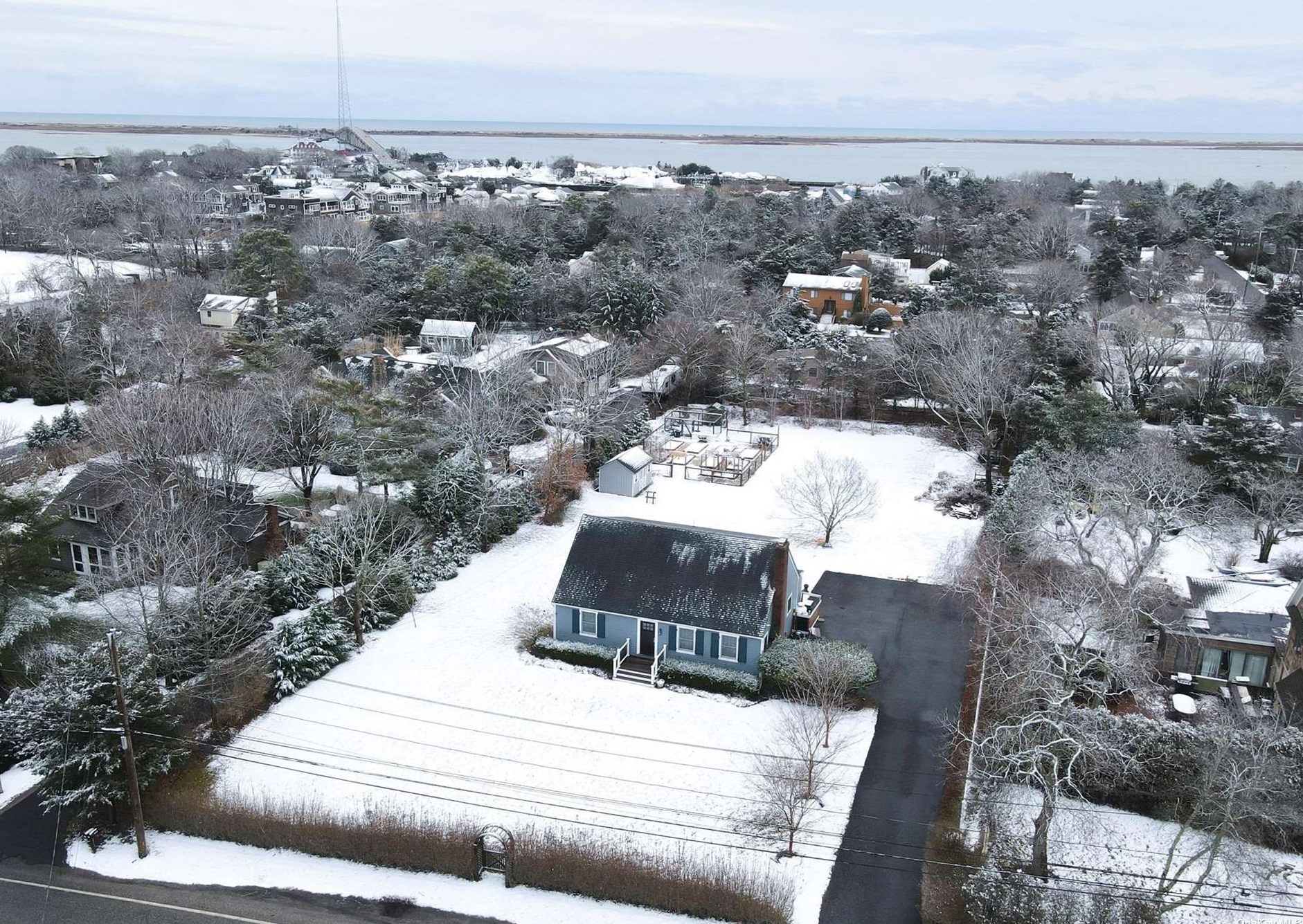 32 Shinnecock Rd, Hampton Bays NY  11946-2925 exterior