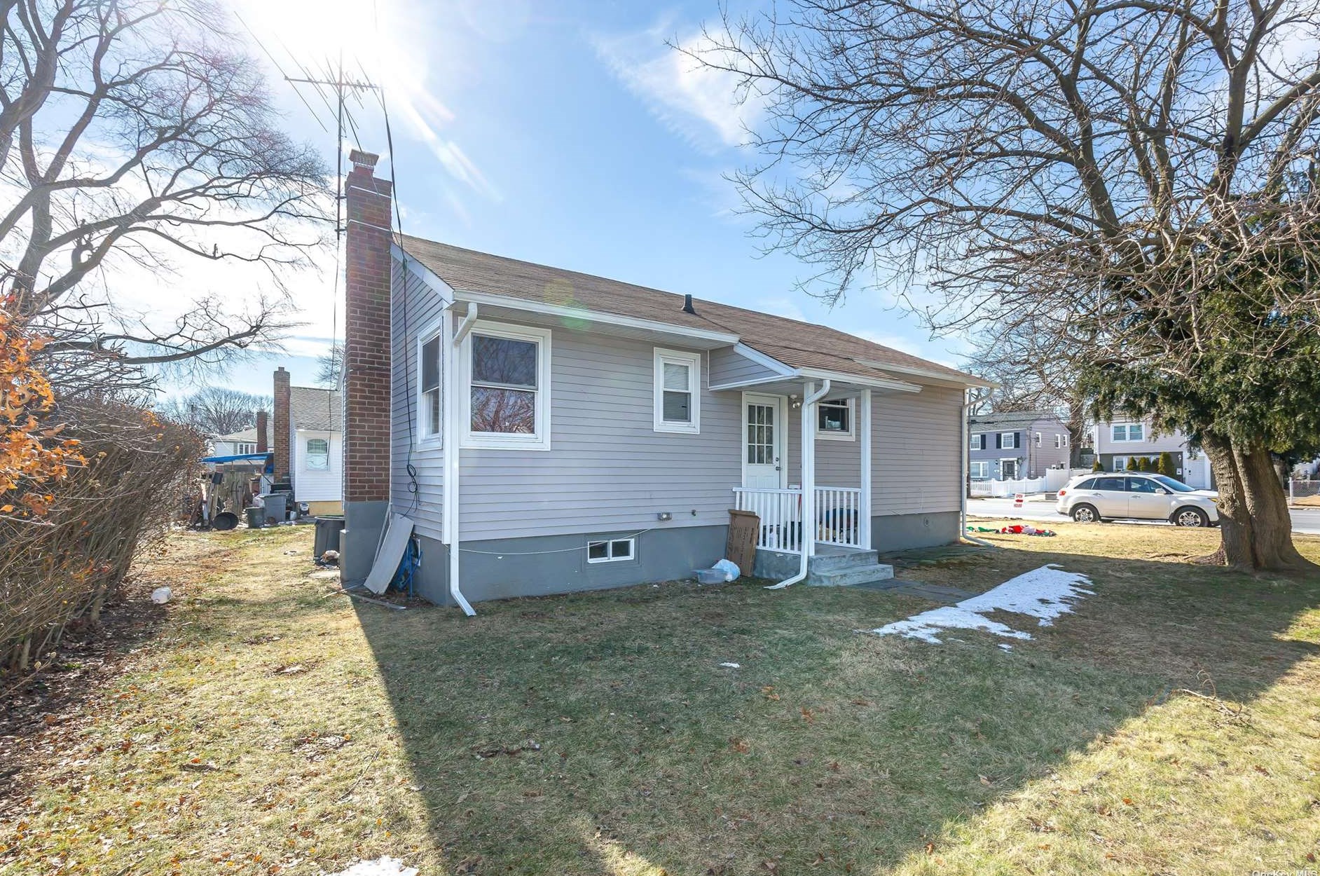 156 President St, Hempstead NY  11550-4725 exterior