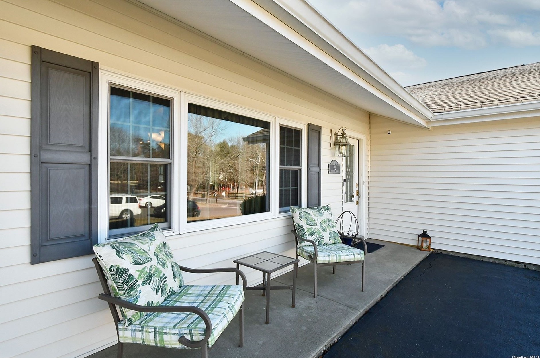 22 Virginia Dr, Gordon Heights NY  11763-4017 exterior