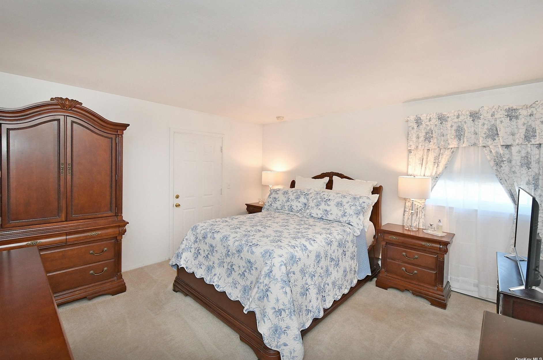 22 Virginia Dr, Gordon Heights NY  11763-4017 exterior