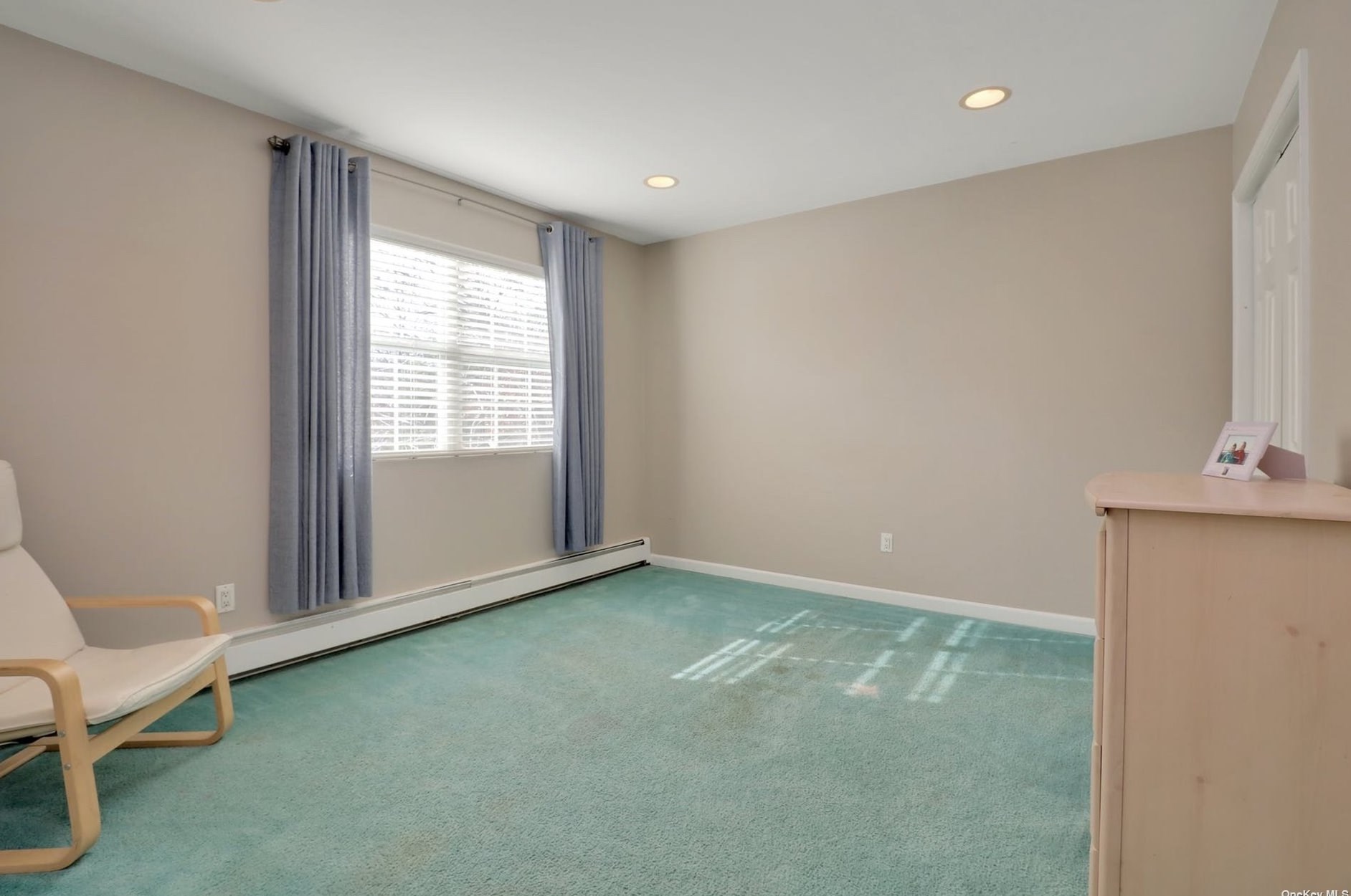 2813 Jeff St, Gordon Heights NY  11763-2111 exterior