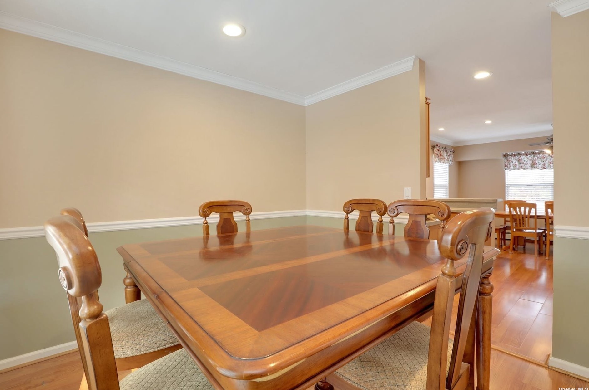 2813 Jeff St, Gordon Heights NY  11763-2111 exterior