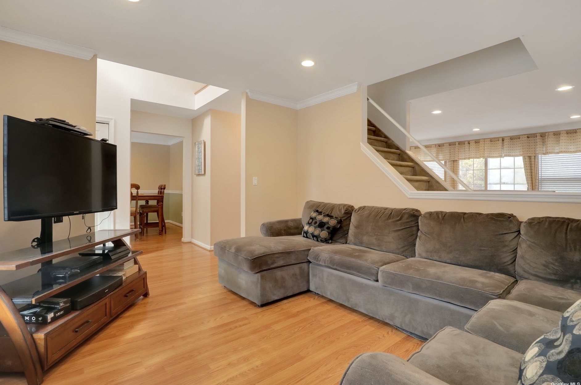 2813 Jeff St, Gordon Heights NY  11763-2111 exterior