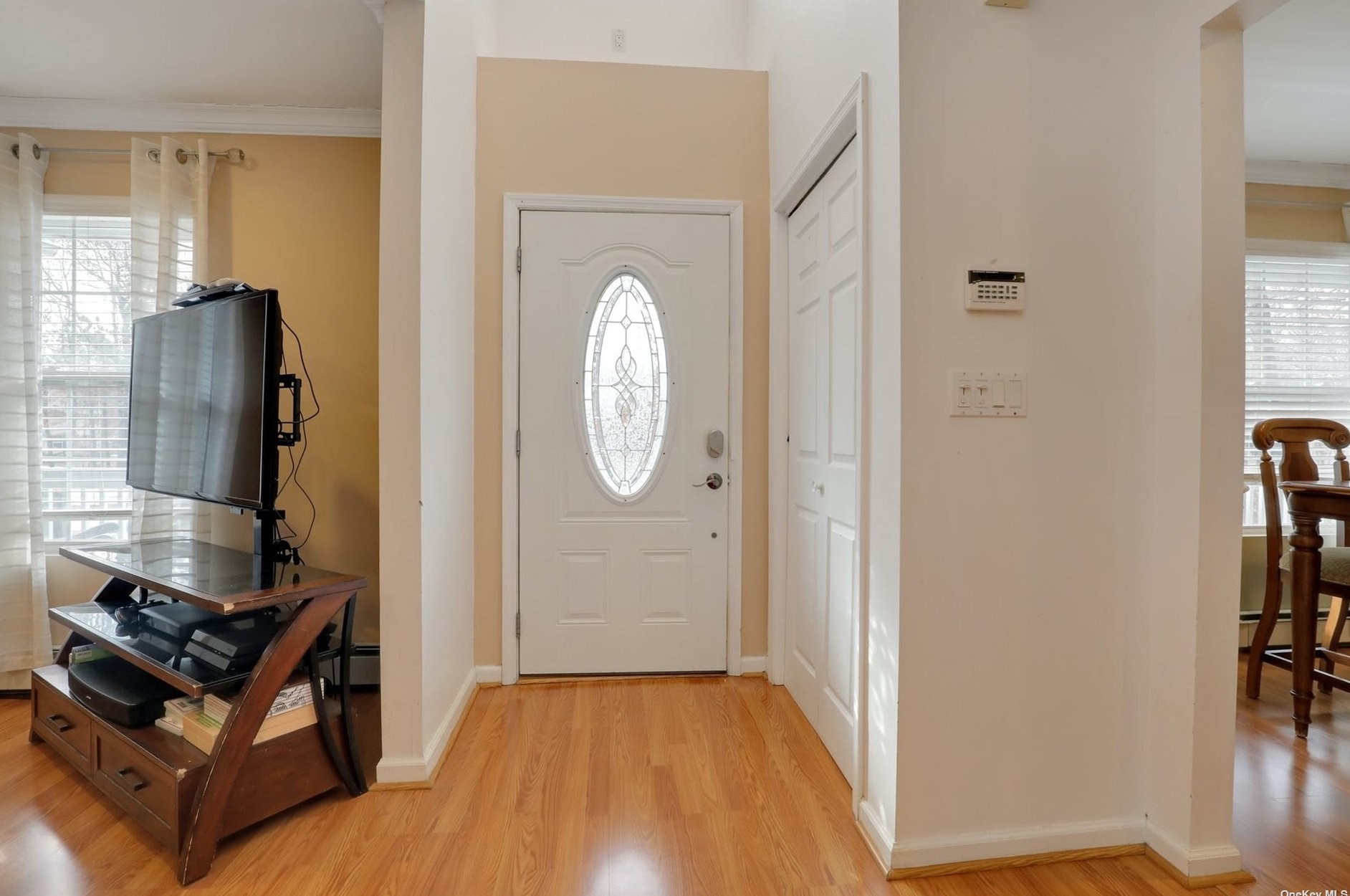 2813 Jeff St, Gordon Heights NY  11763-2111 exterior