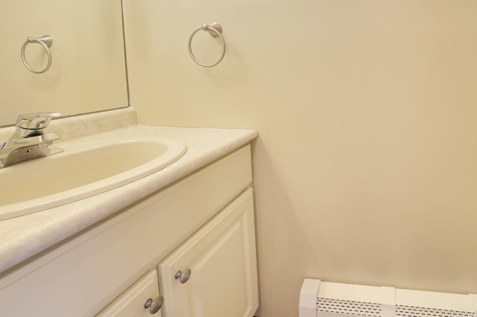 2813 Jeff St, Gordon Heights NY  11763-2111 exterior