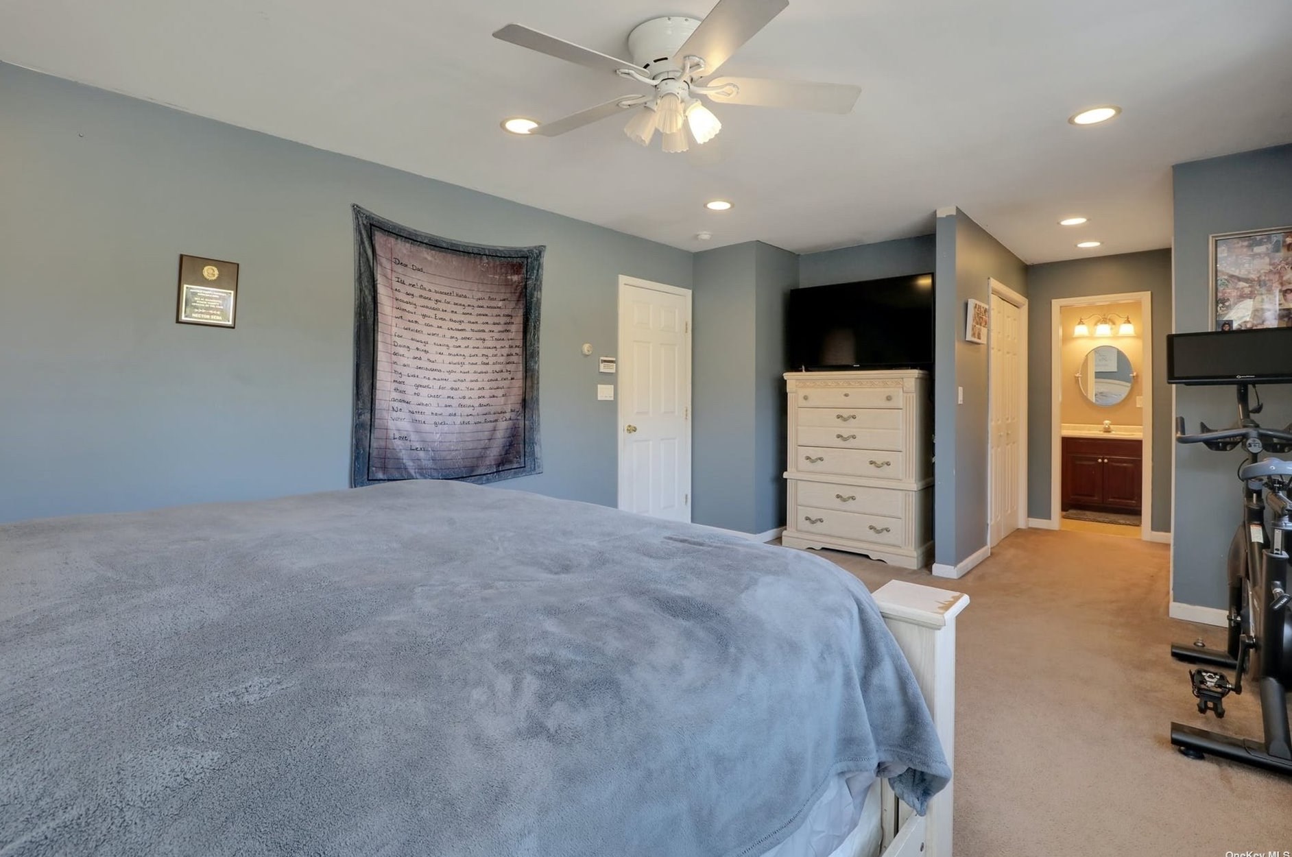 2813 Jeff St, Gordon Heights NY  11763-2111 exterior