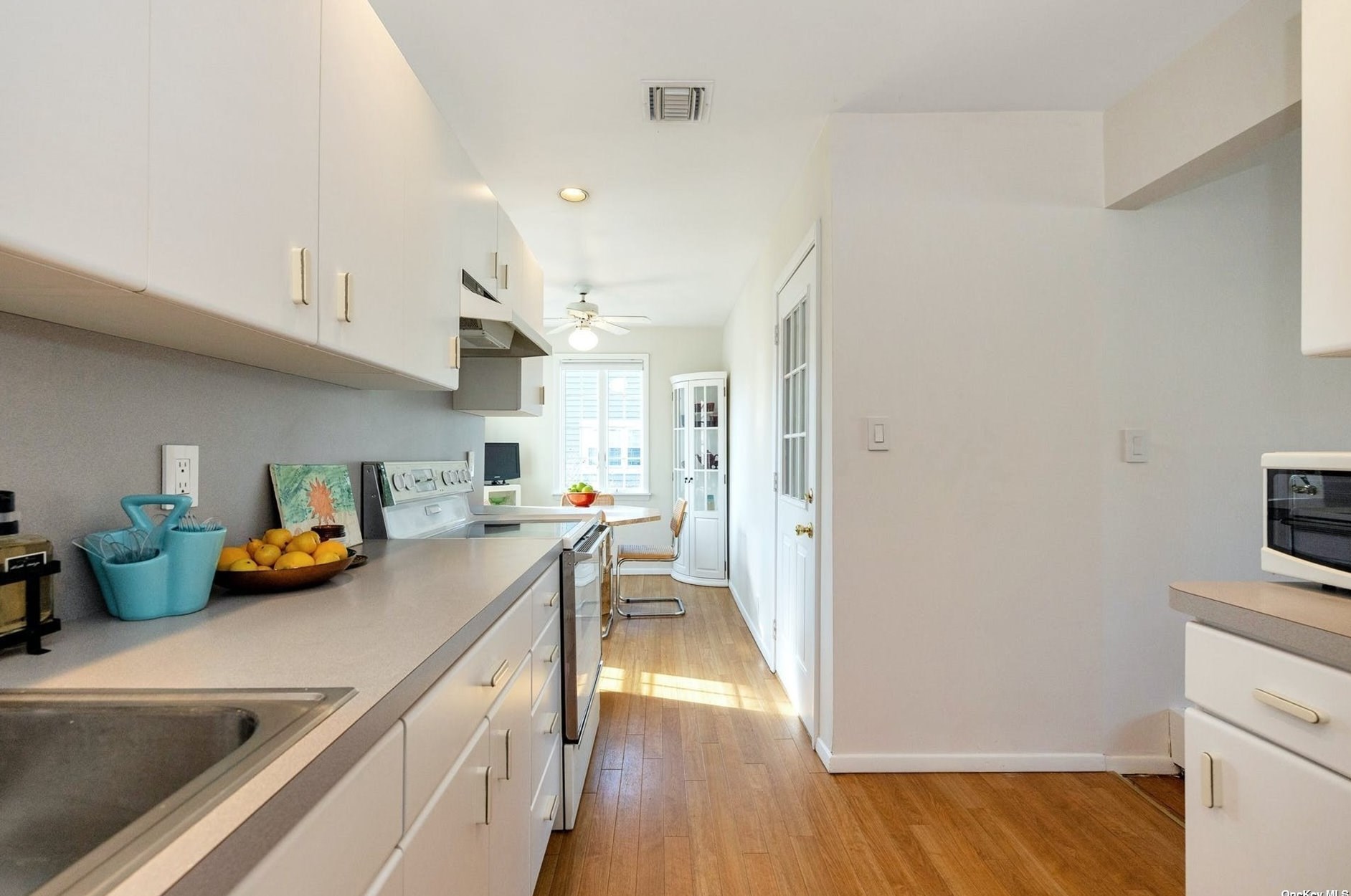 29 Essex Ct, Port Washington NY  11050-4222 exterior