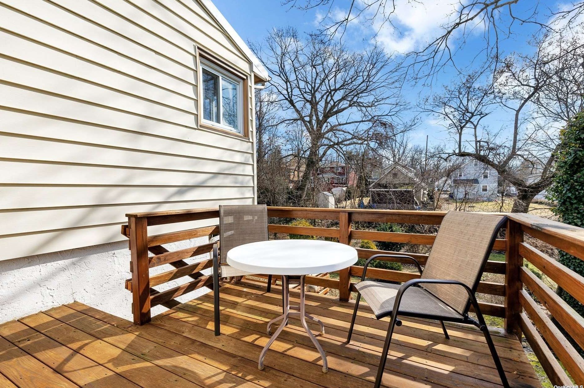 29 Essex Ct, Port Washington NY  11050-4222 exterior